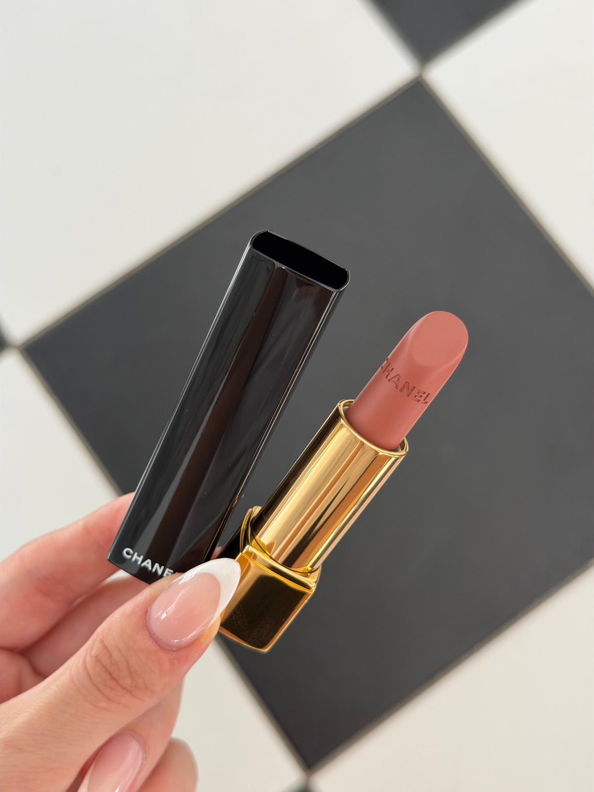 CHANEL Rouge Allure Velvet (60)
Luminous Matte Lipstick