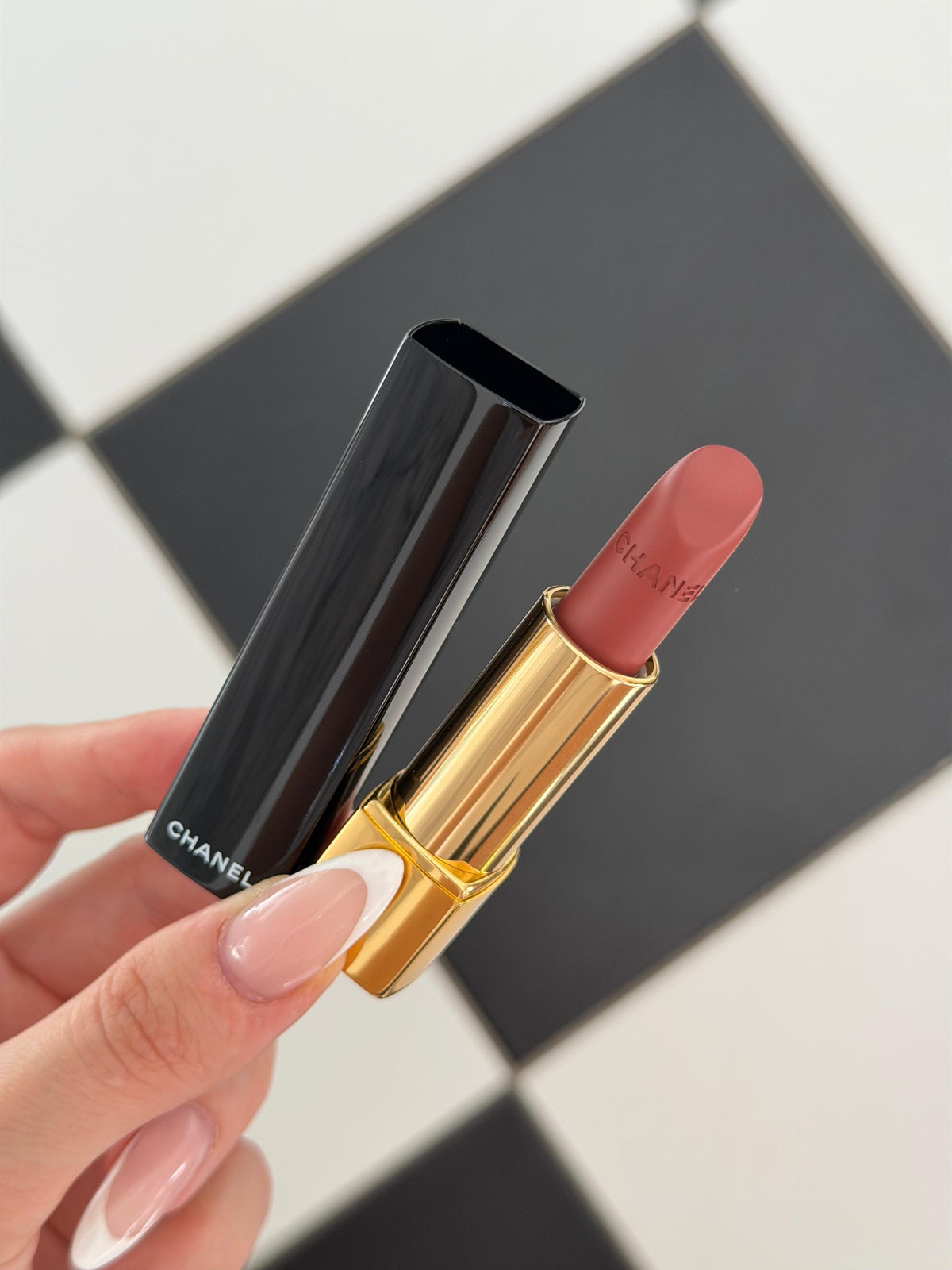 CHANEL Rouge Allure Velvet (61)
Luminous Matte Lipstick