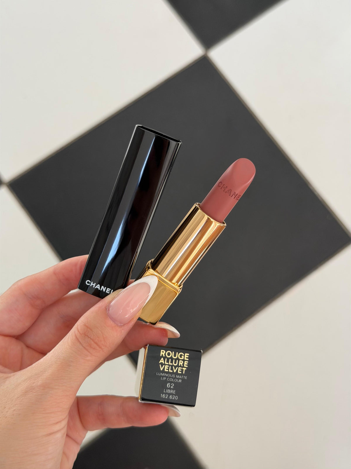 CHANEL Rouge Allure Velvet (62)
Luminous Matte Lipstick