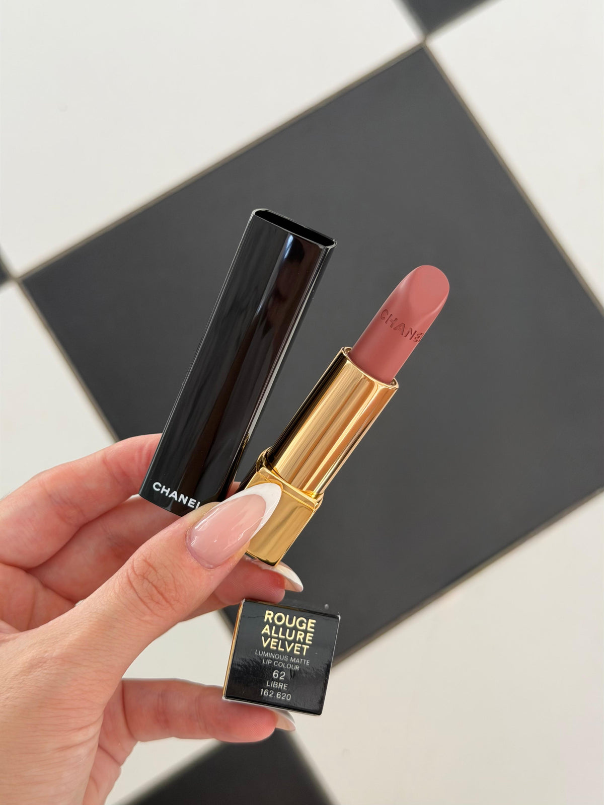 CHANEL Rouge Allure Velvet (62)
Luminous Matte Lipstick