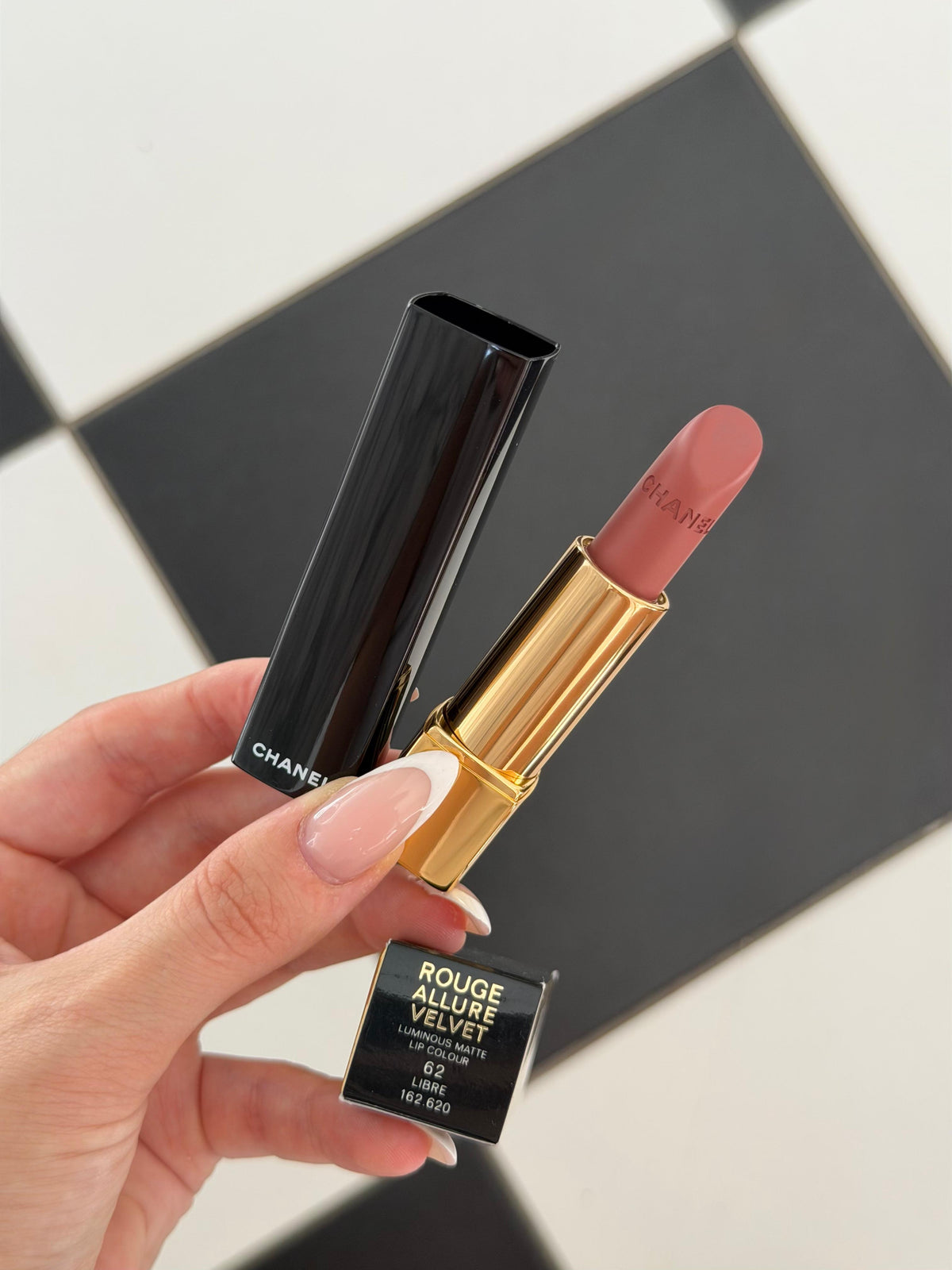 CHANEL Rouge Allure Velvet (62)
Luminous Matte Lipstick