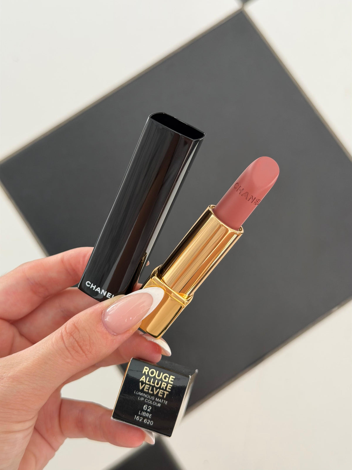 CHANEL Rouge Allure Velvet (62)
Luminous Matte Lipstick