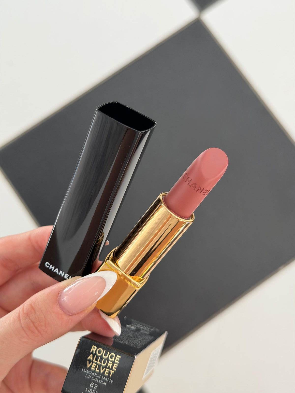 CHANEL Rouge Allure Velvet (62)
Luminous Matte Lipstick