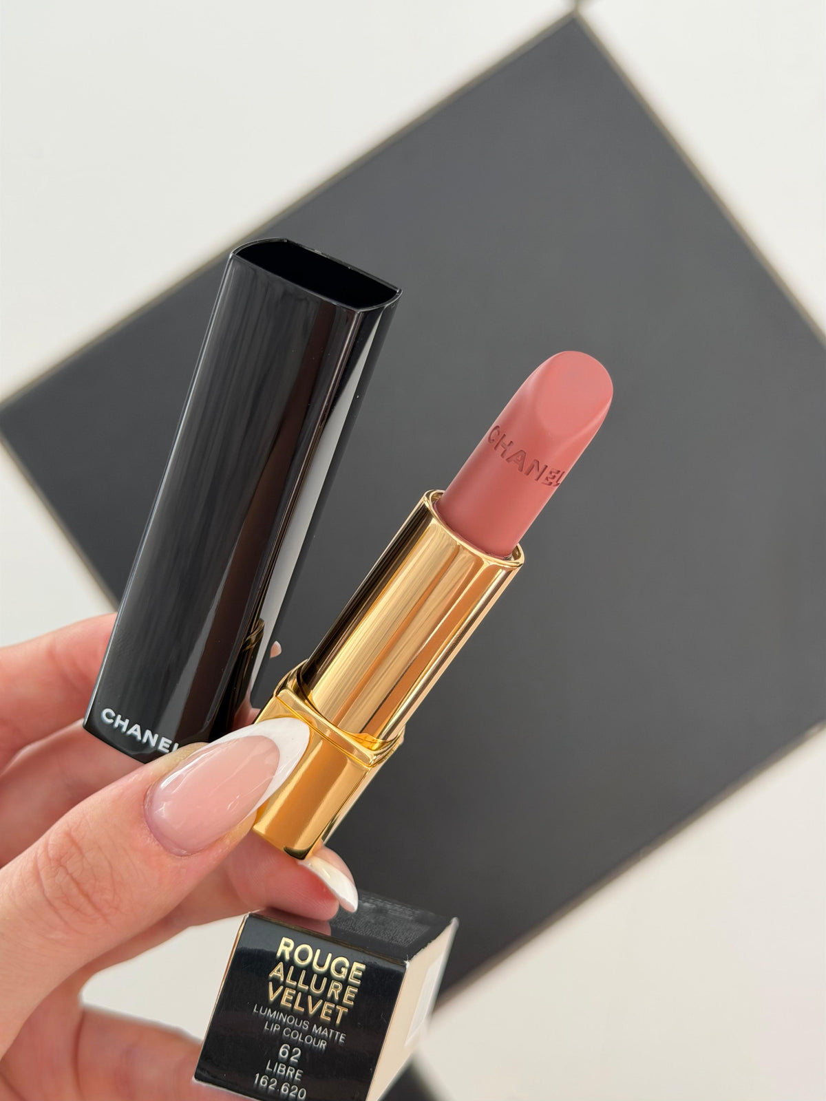 CHANEL Rouge Allure Velvet (62)
Luminous Matte Lipstick