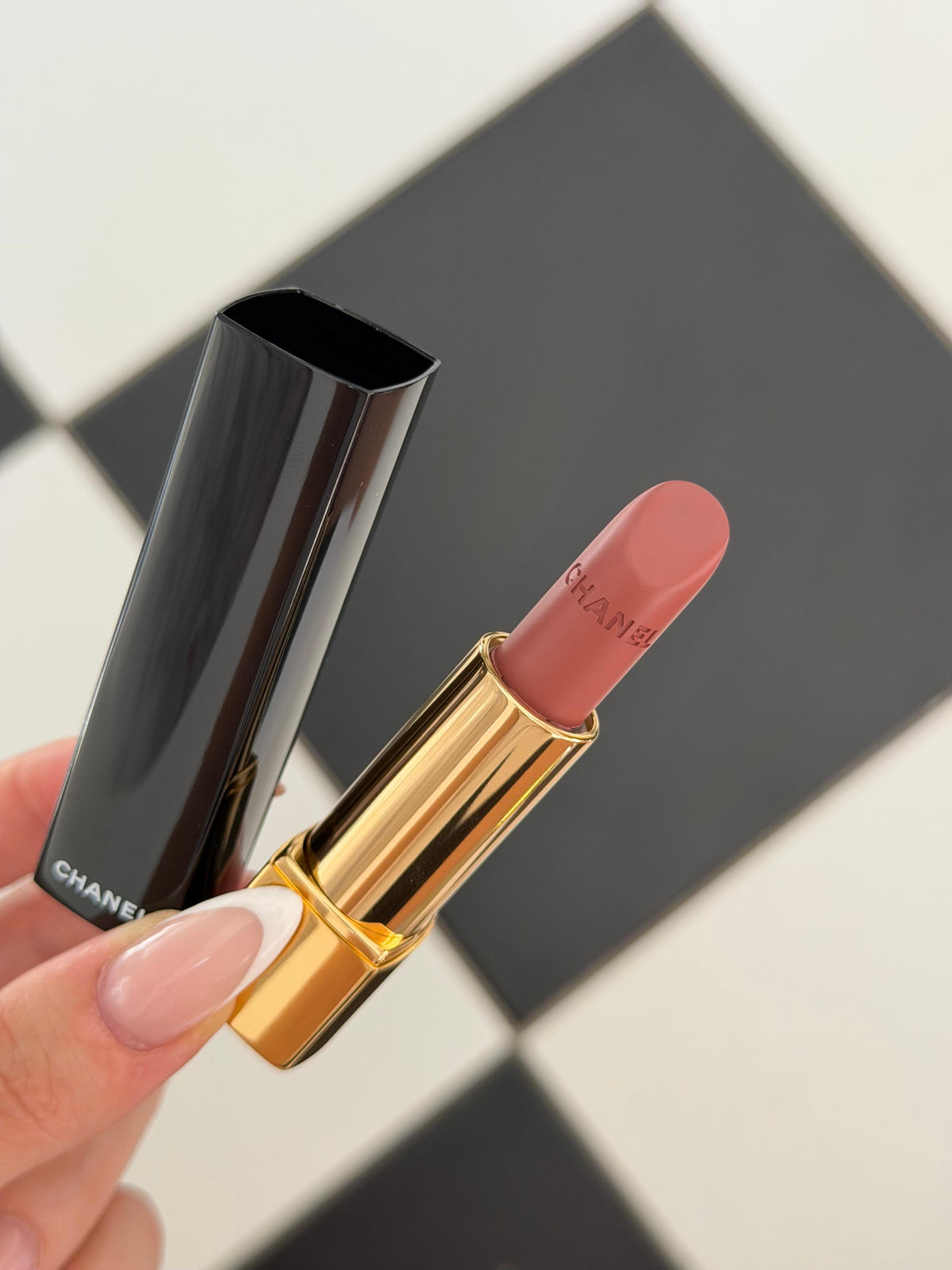 CHANEL Rouge Allure Velvet (62)
Luminous Matte Lipstick