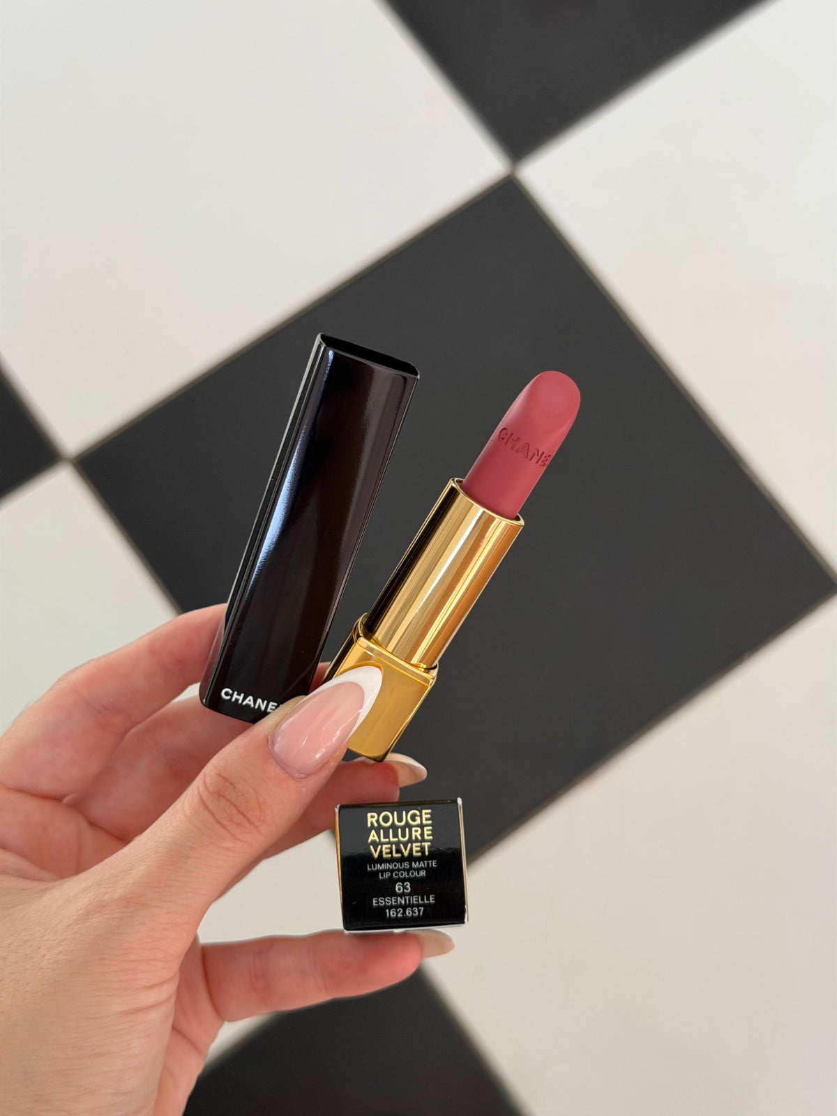 CHANEL Rouge Allure Velvet (63)
Luminous Matte Lipstick