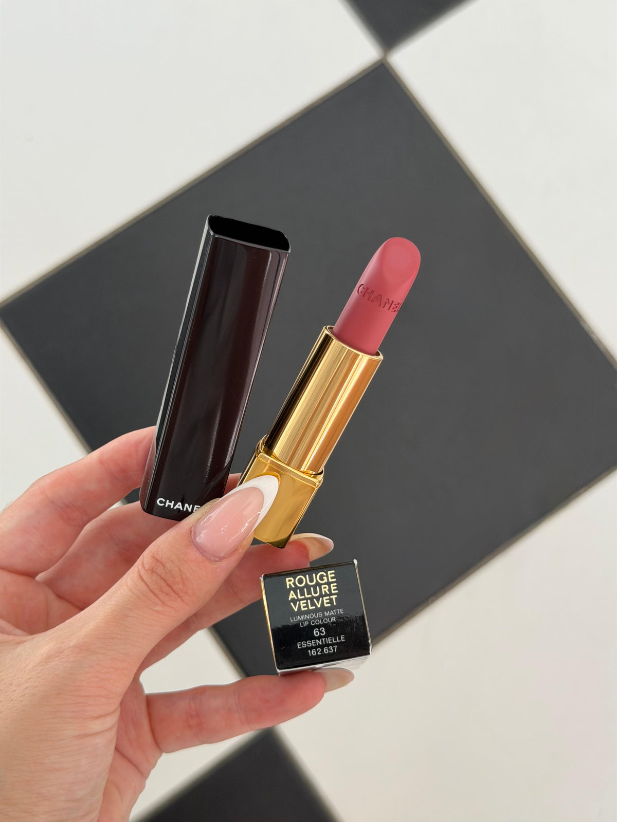 CHANEL Rouge Allure Velvet (63)
Luminous Matte Lipstick