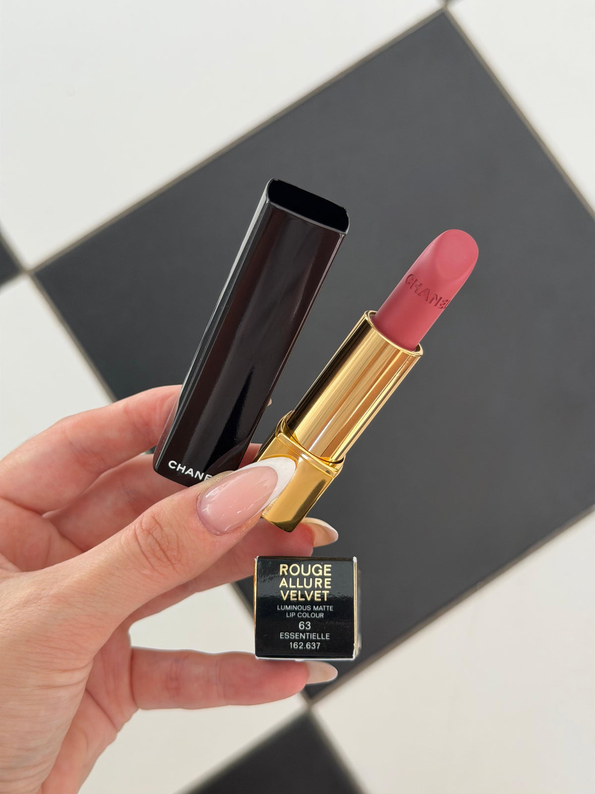 CHANEL Rouge Allure Velvet (63)
Luminous Matte Lipstick