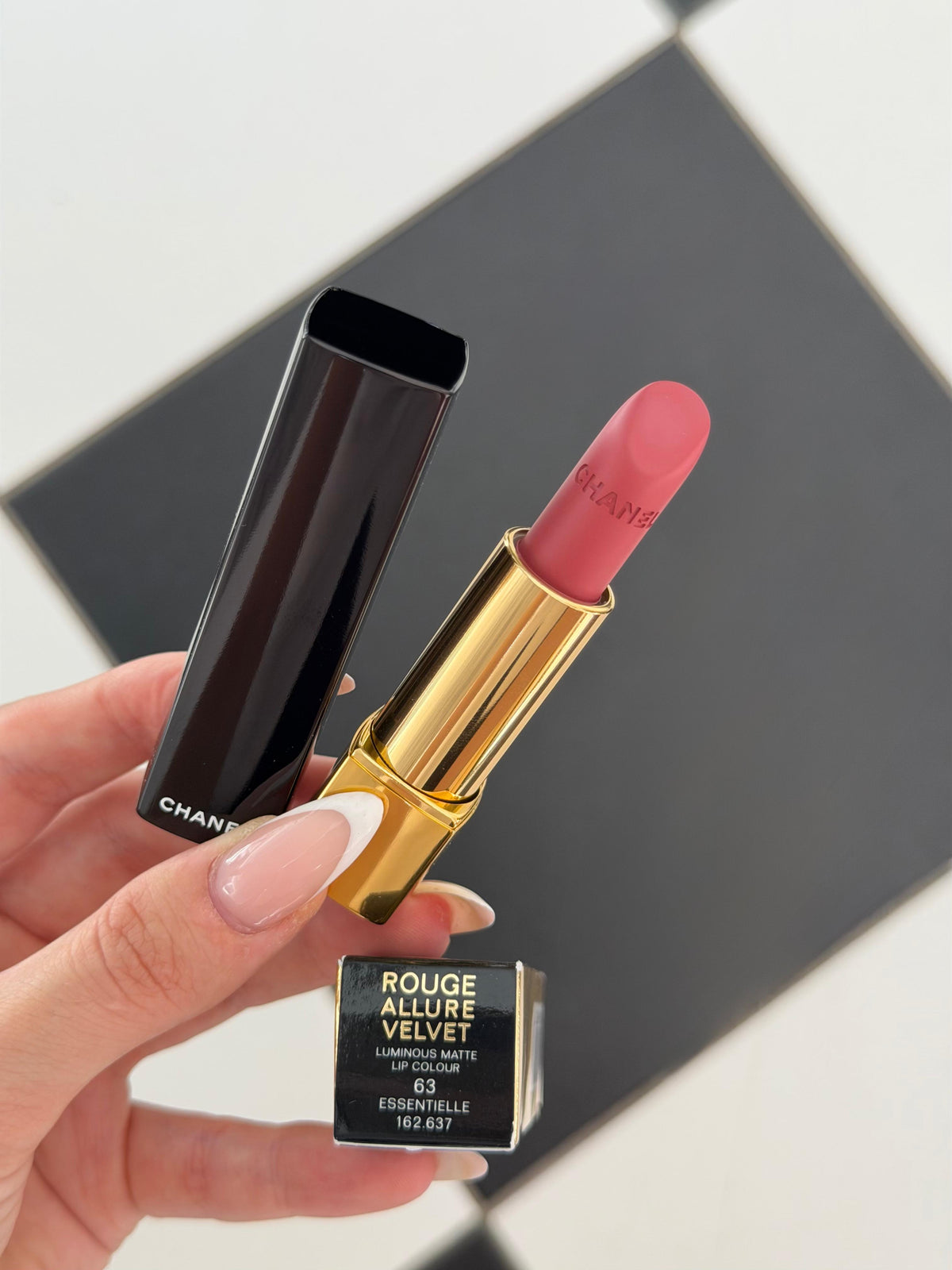 CHANEL Rouge Allure Velvet (63)
Luminous Matte Lipstick