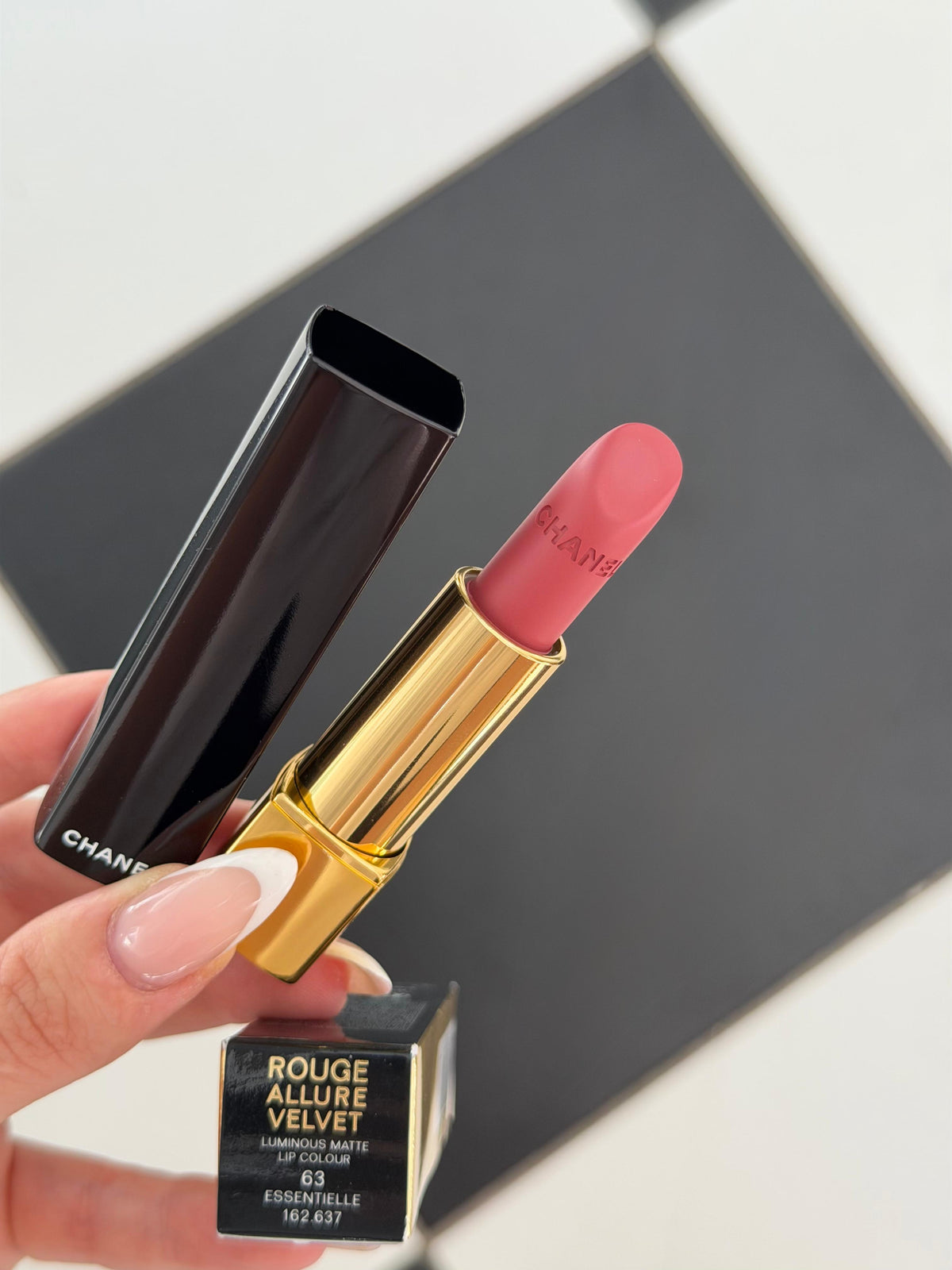 CHANEL Rouge Allure Velvet (63)
Luminous Matte Lipstick