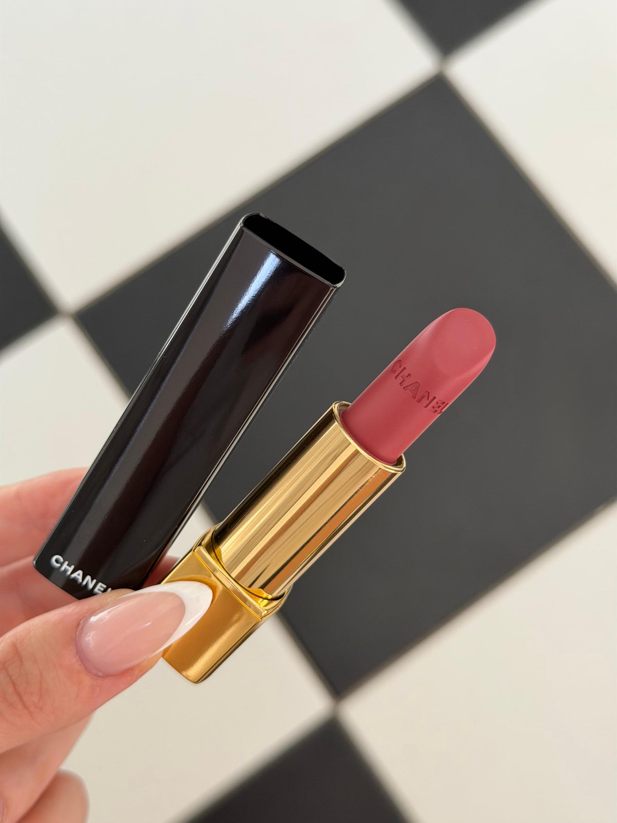CHANEL Rouge Allure Velvet (63)
Luminous Matte Lipstick