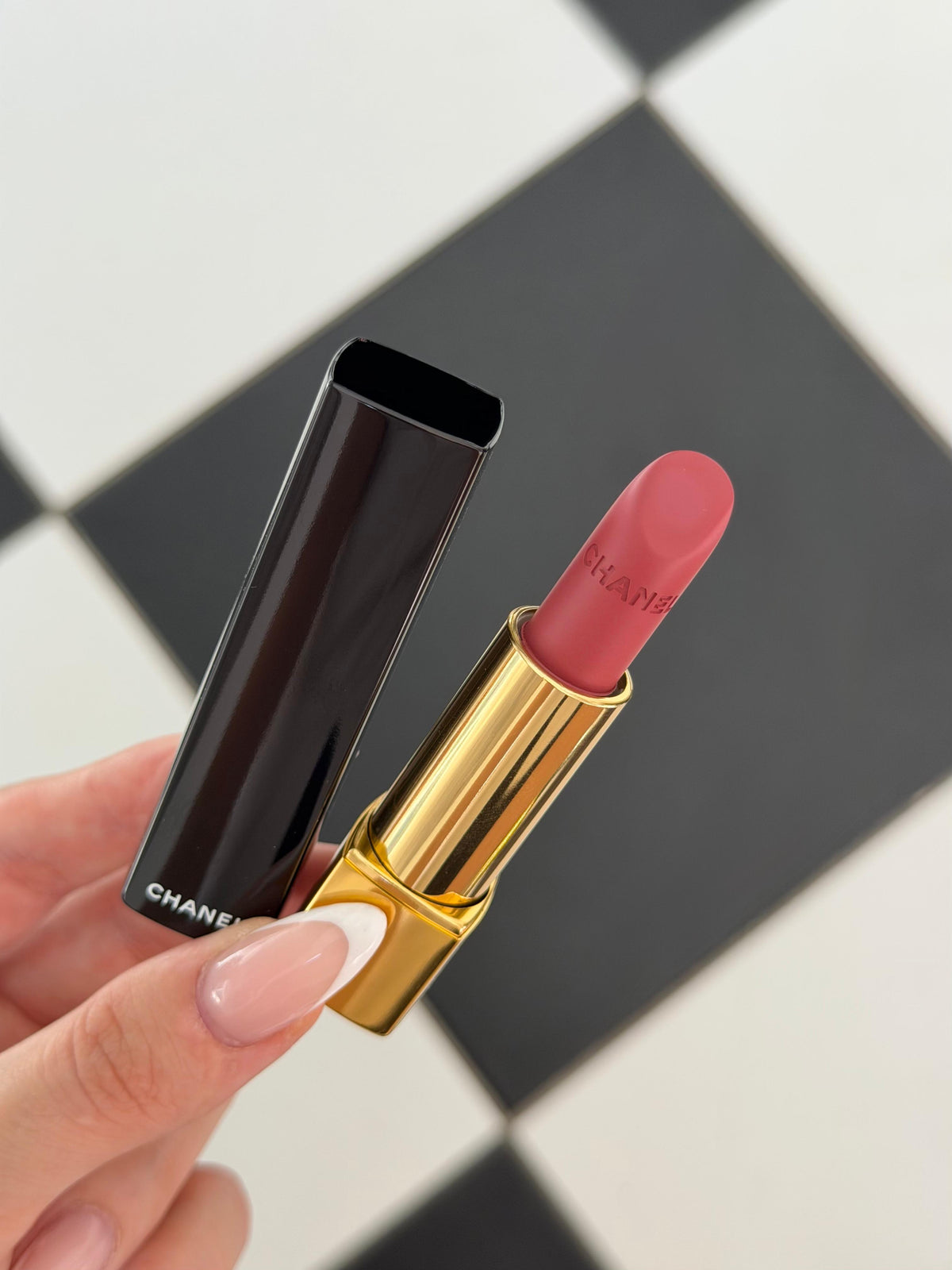 CHANEL Rouge Allure Velvet (63)
Luminous Matte Lipstick