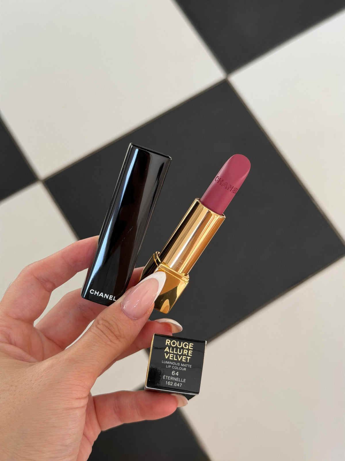 CHANEL Rouge Allure Velvet (64)
Luminous Matte Lipstick