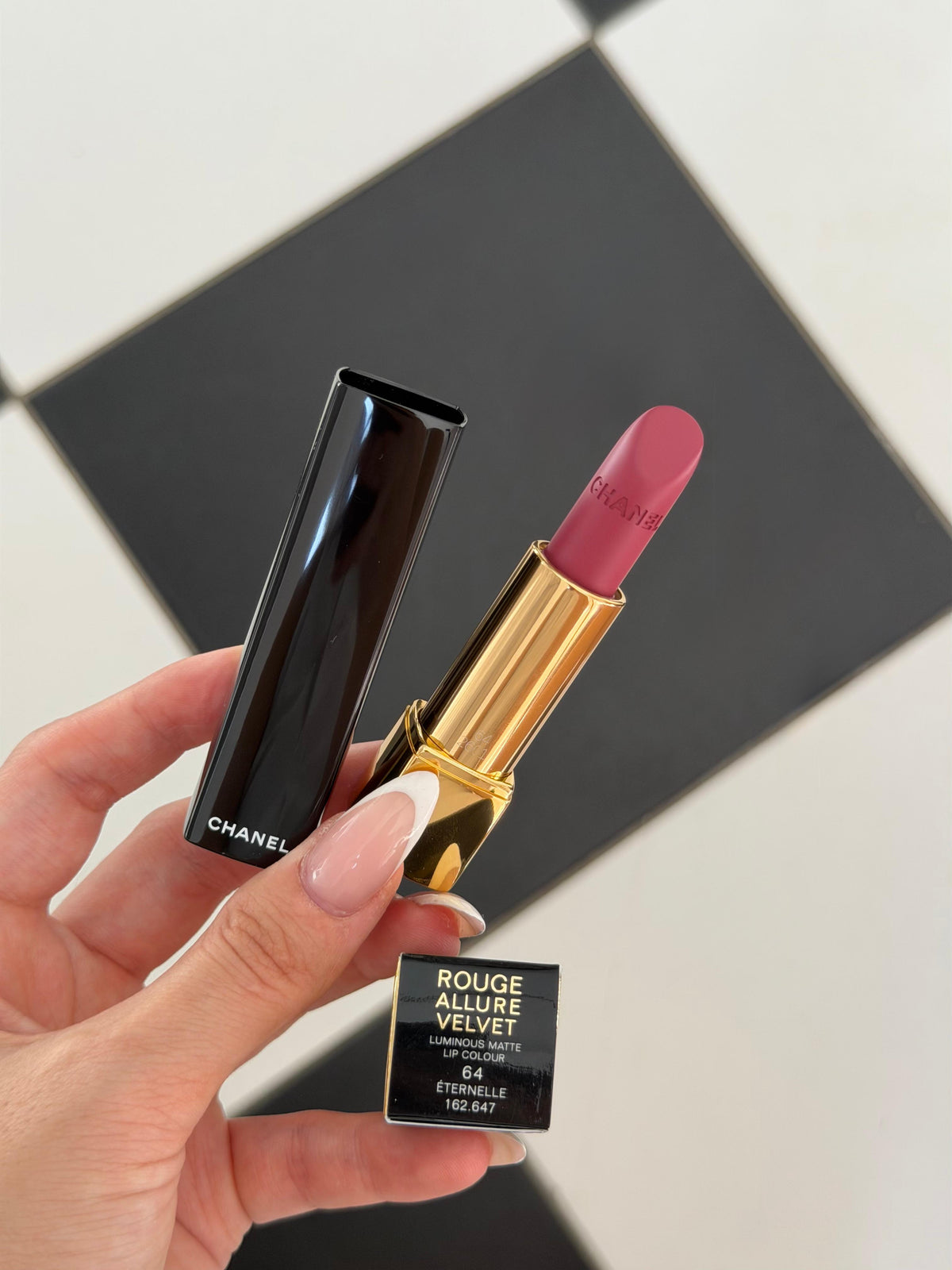 CHANEL Rouge Allure Velvet (64)
Luminous Matte Lipstick