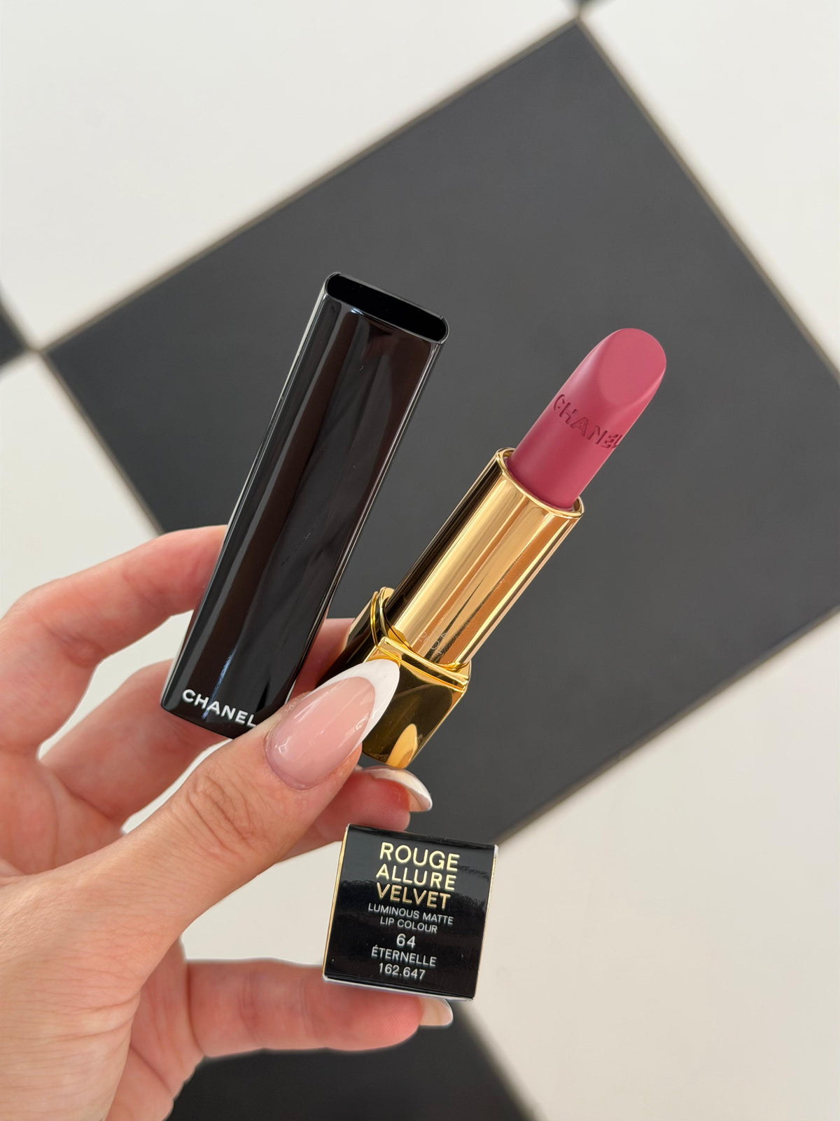 CHANEL Rouge Allure Velvet (64)
Luminous Matte Lipstick