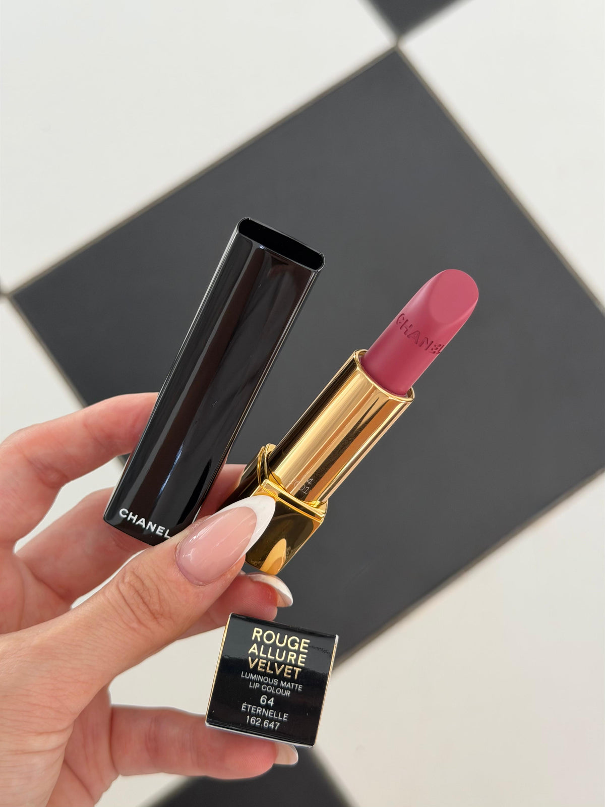 CHANEL Rouge Allure Velvet (64)
Luminous Matte Lipstick