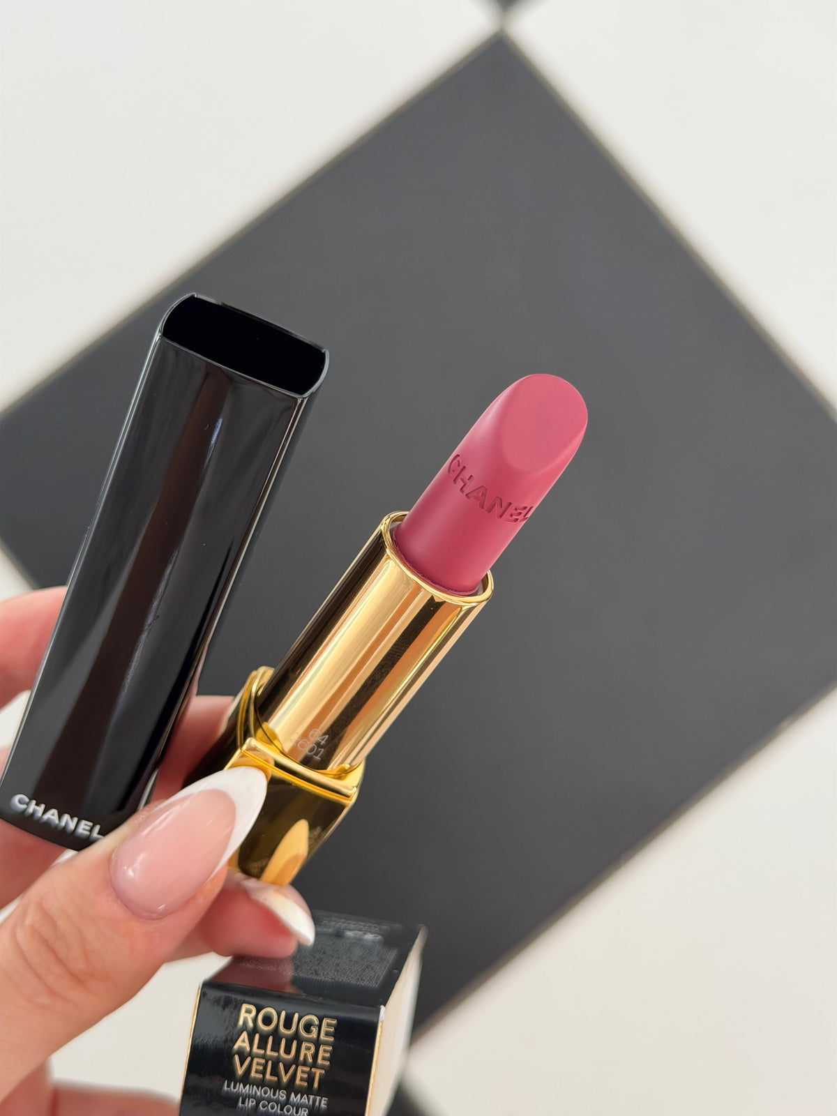 CHANEL Rouge Allure Velvet (64)
Luminous Matte Lipstick