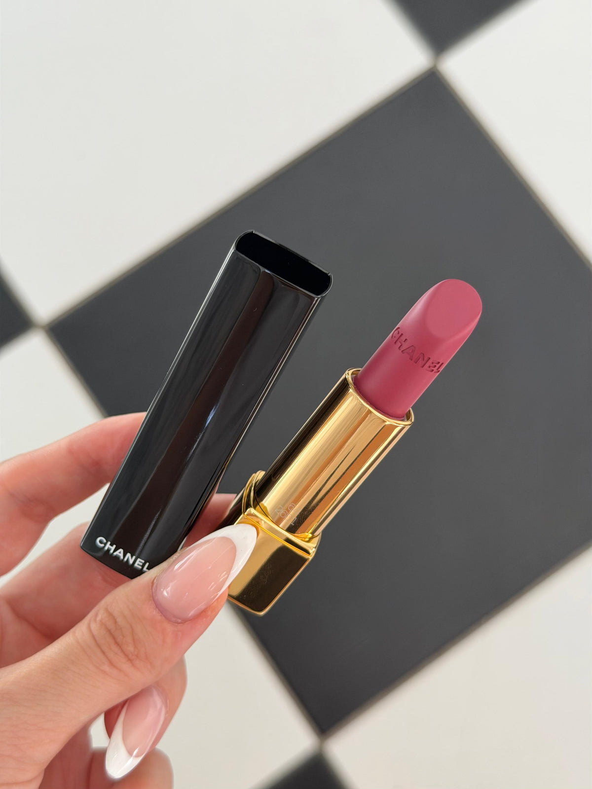 CHANEL Rouge Allure Velvet (64)
Luminous Matte Lipstick