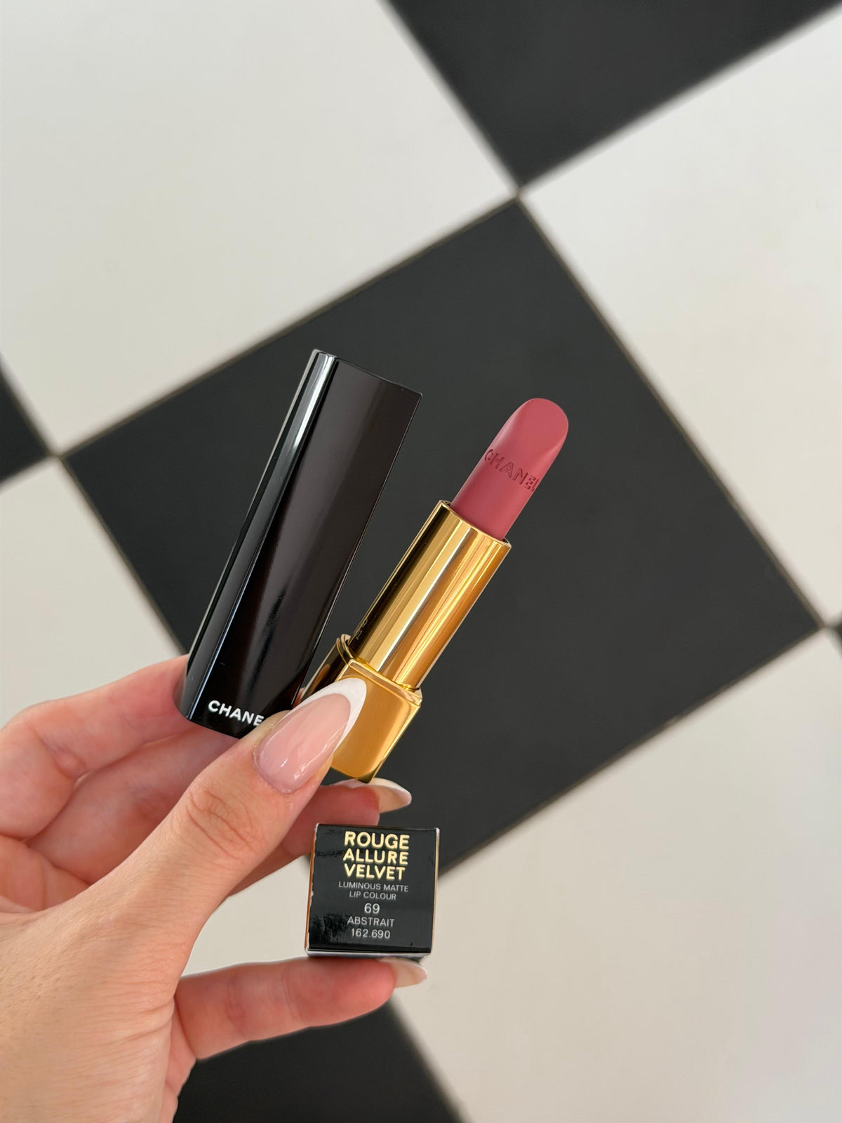CHANEL Rouge Allure Velvet (69)
Luminous Matte Lipstick