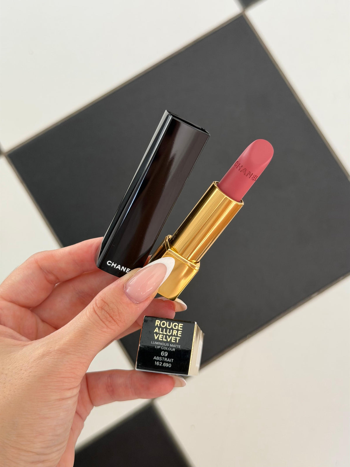 CHANEL Rouge Allure Velvet (69)
Luminous Matte Lipstick