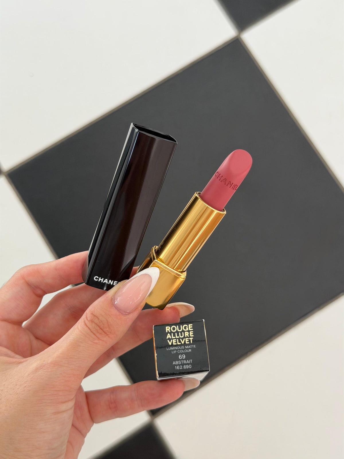 CHANEL Rouge Allure Velvet (69)
Luminous Matte Lipstick
