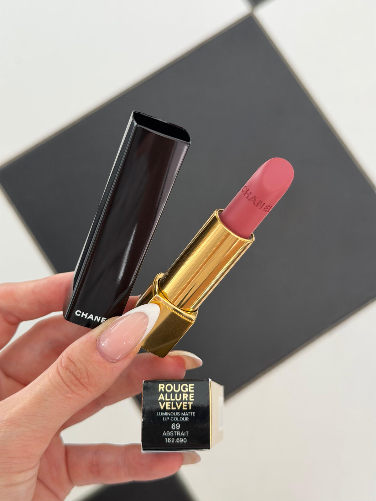 CHANEL Rouge Allure Velvet (69)
Luminous Matte Lipstick