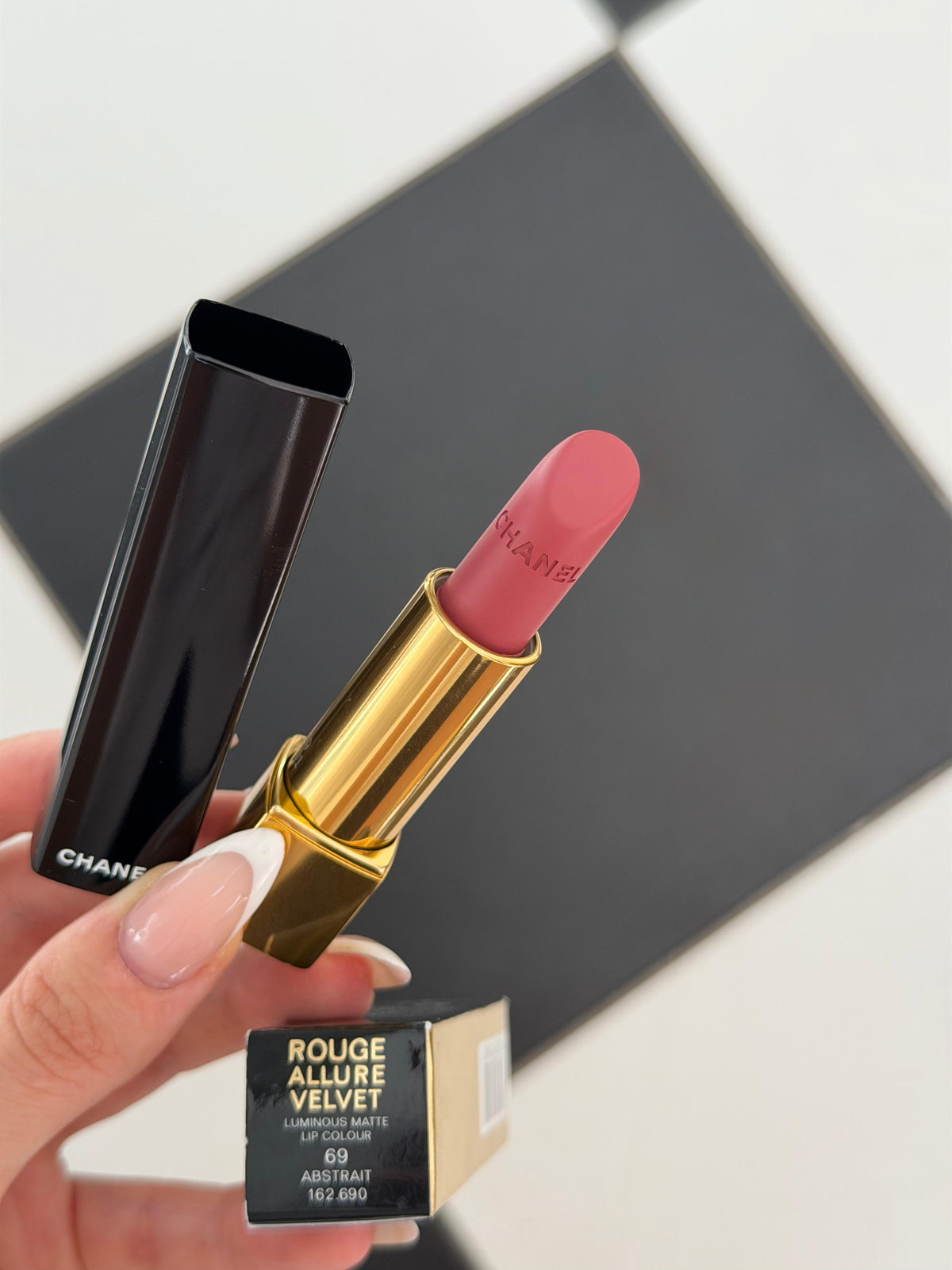 CHANEL Rouge Allure Velvet (69)
Luminous Matte Lipstick