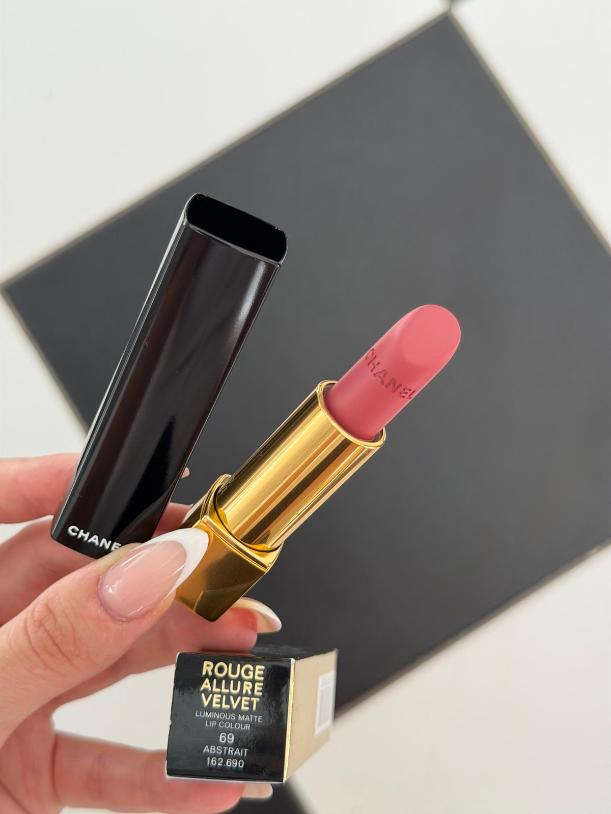 CHANEL Rouge Allure Velvet (69)
Luminous Matte Lipstick