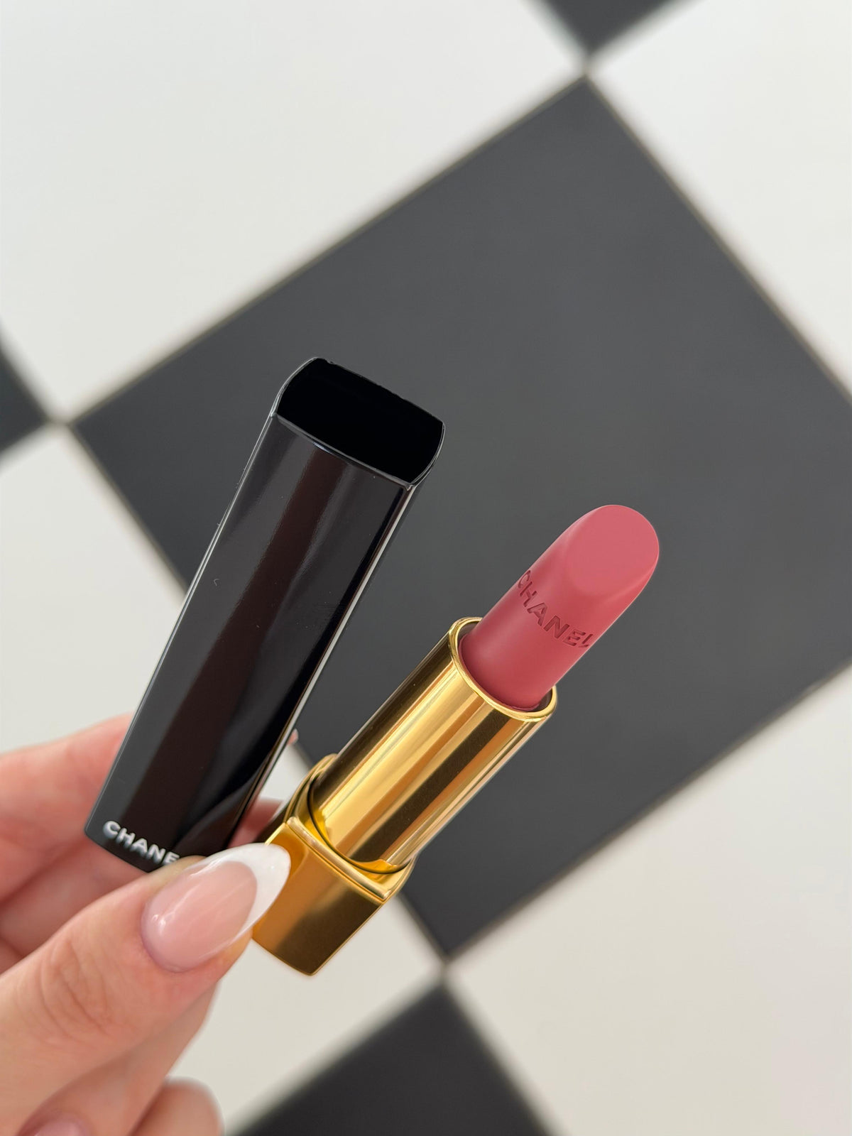 CHANEL Rouge Allure Velvet (69)
Luminous Matte Lipstick