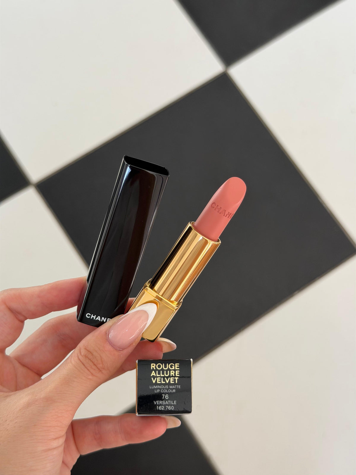 CHANEL Rouge Allure Velvet (76)
Luminous Matte Lipstick