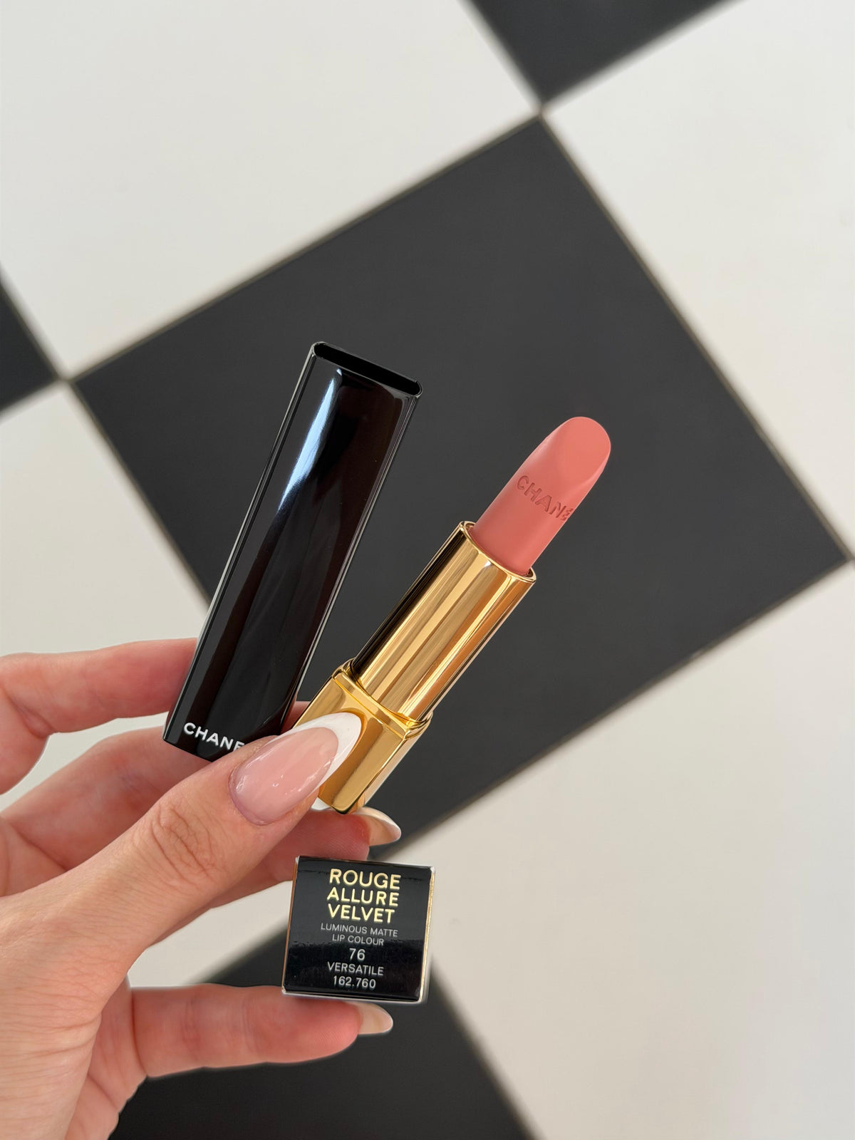 CHANEL Rouge Allure Velvet (76)
Luminous Matte Lipstick