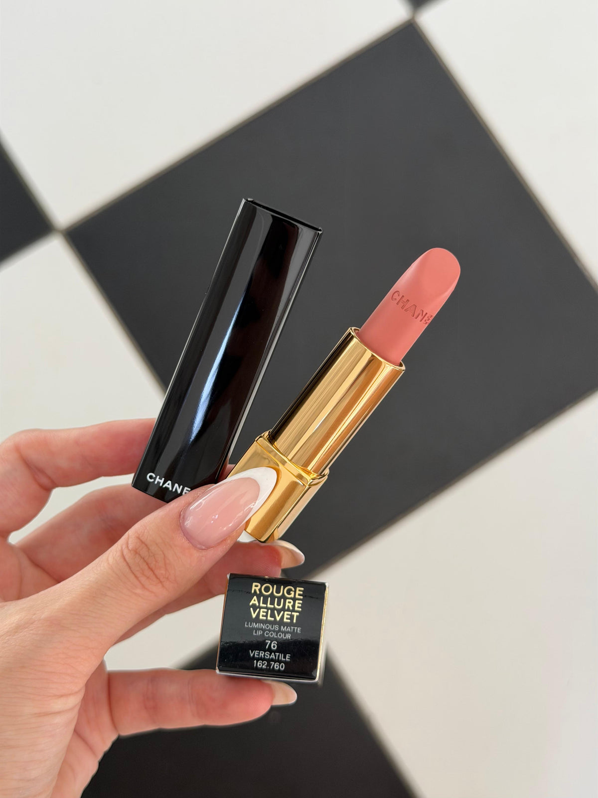CHANEL Rouge Allure Velvet (76)
Luminous Matte Lipstick