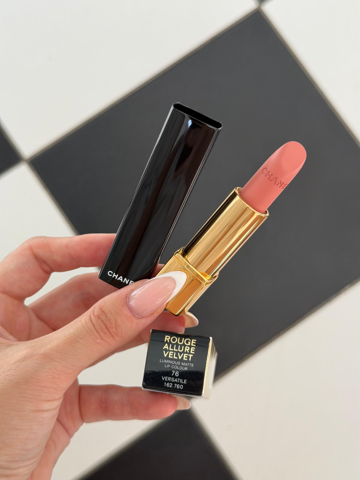 CHANEL Rouge Allure Velvet (76)
Luminous Matte Lipstick