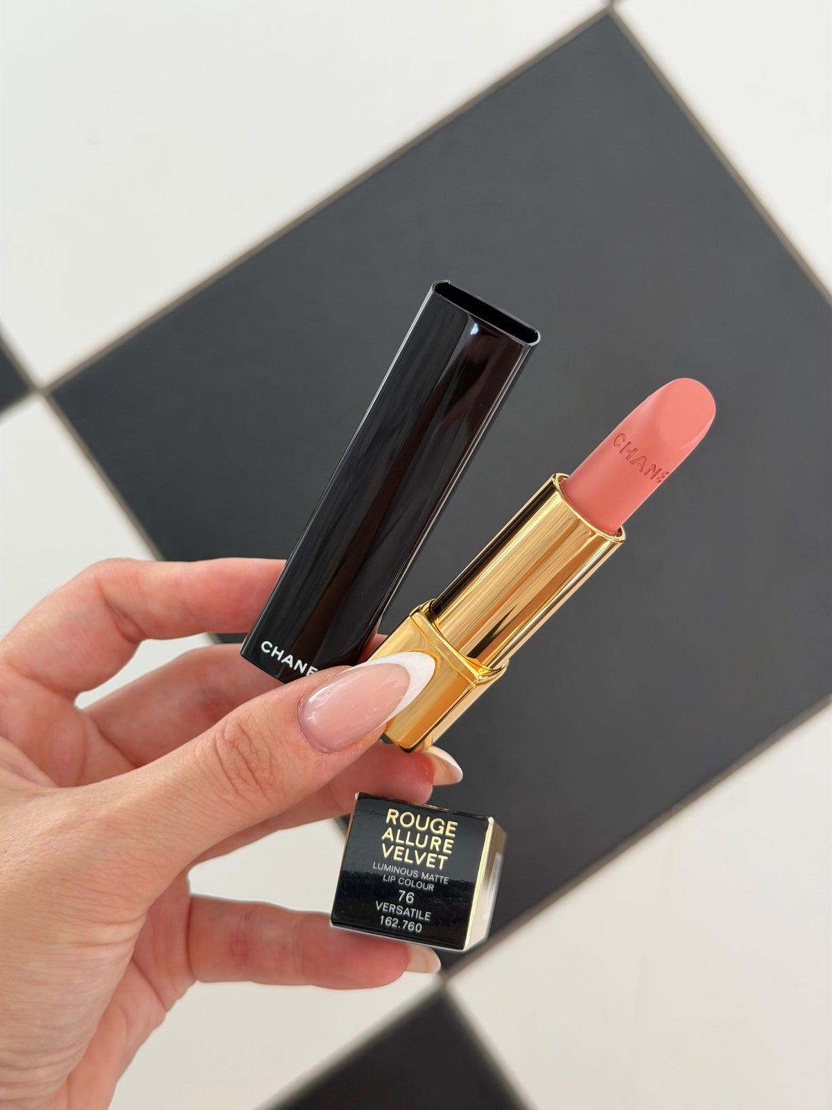 CHANEL Rouge Allure Velvet (76)
Luminous Matte Lipstick