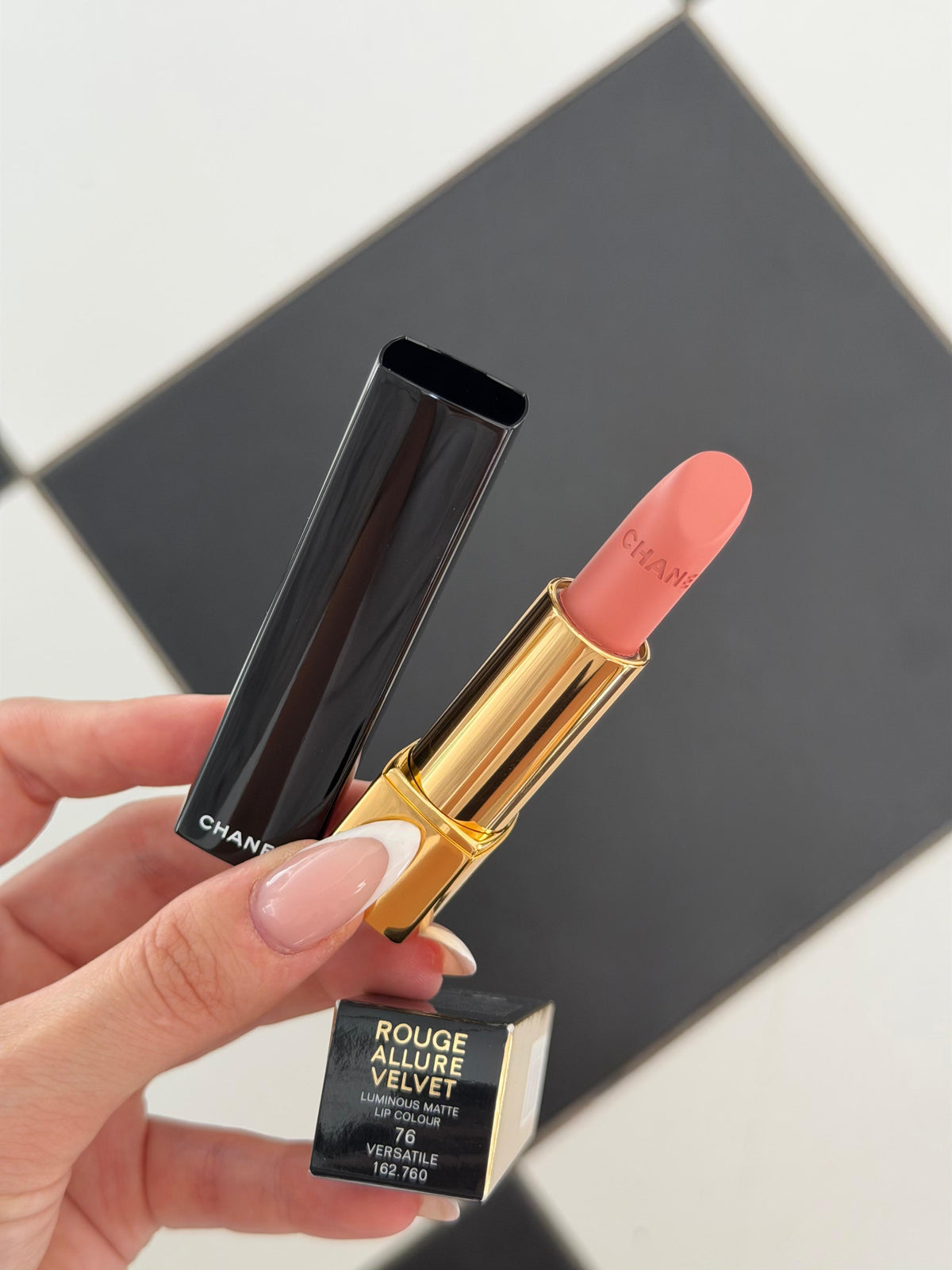 CHANEL Rouge Allure Velvet (76)
Luminous Matte Lipstick