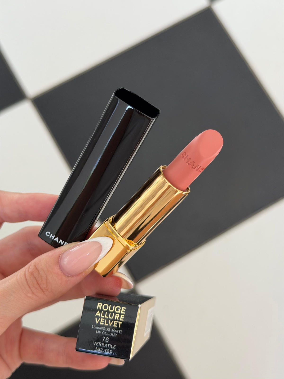 CHANEL Rouge Allure Velvet (76)
Luminous Matte Lipstick