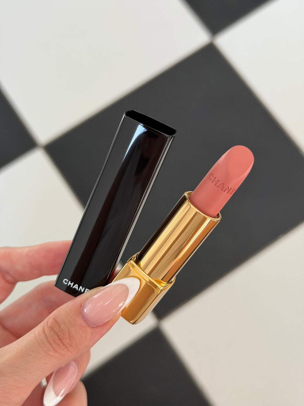 CHANEL Rouge Allure Velvet (76)
Luminous Matte Lipstick