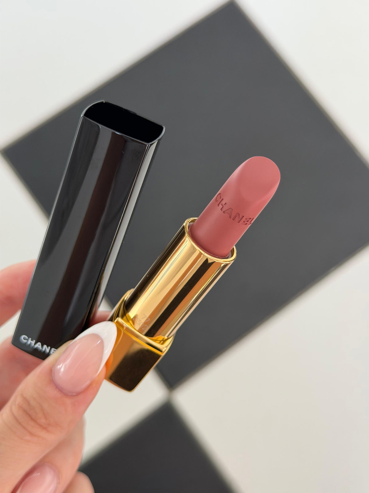 CHANEL Rouge Allure Velvet (77)
Luminous Matte Lipstick