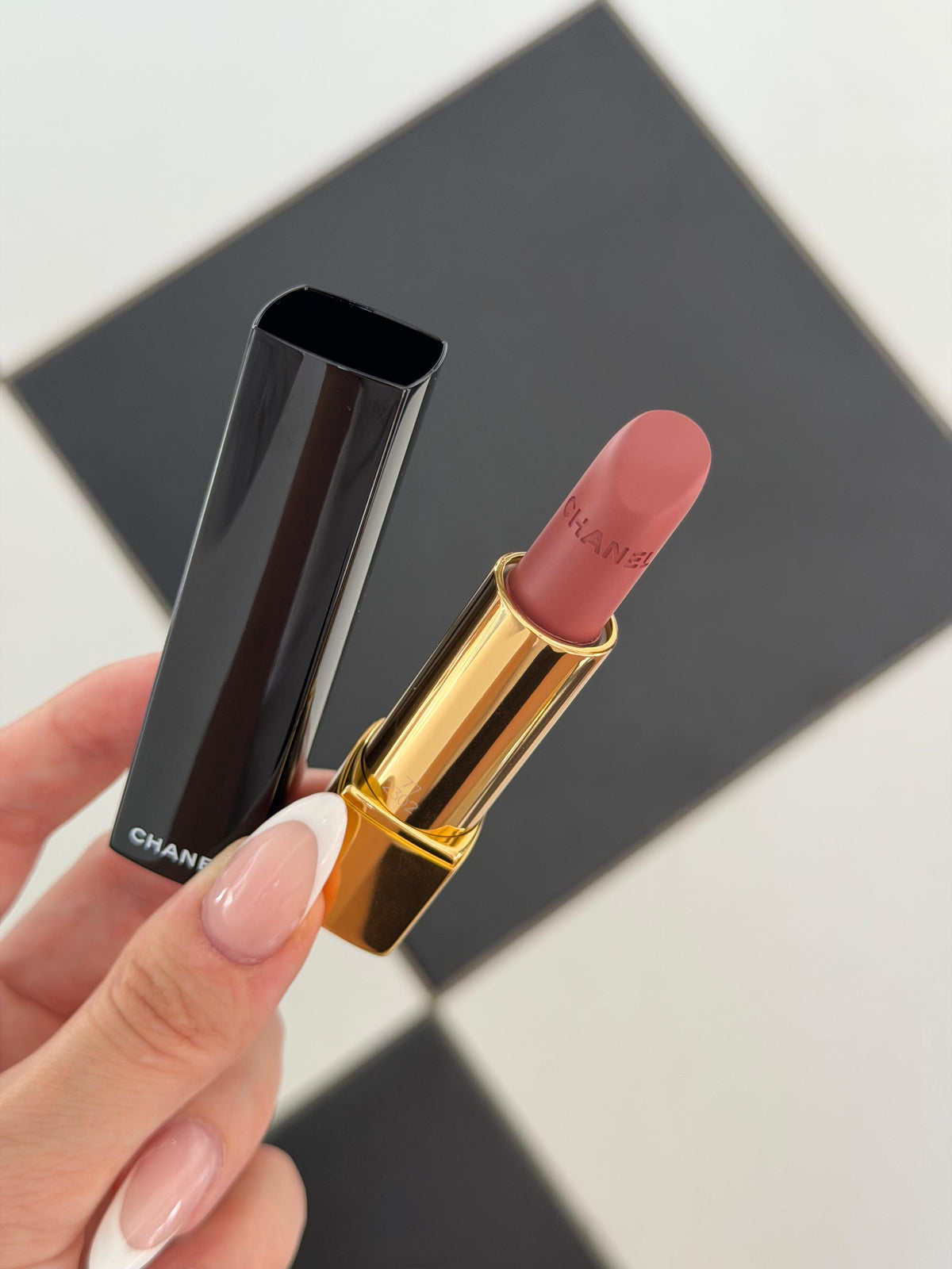 CHANEL Rouge Allure Velvet (77)
Luminous Matte Lipstick