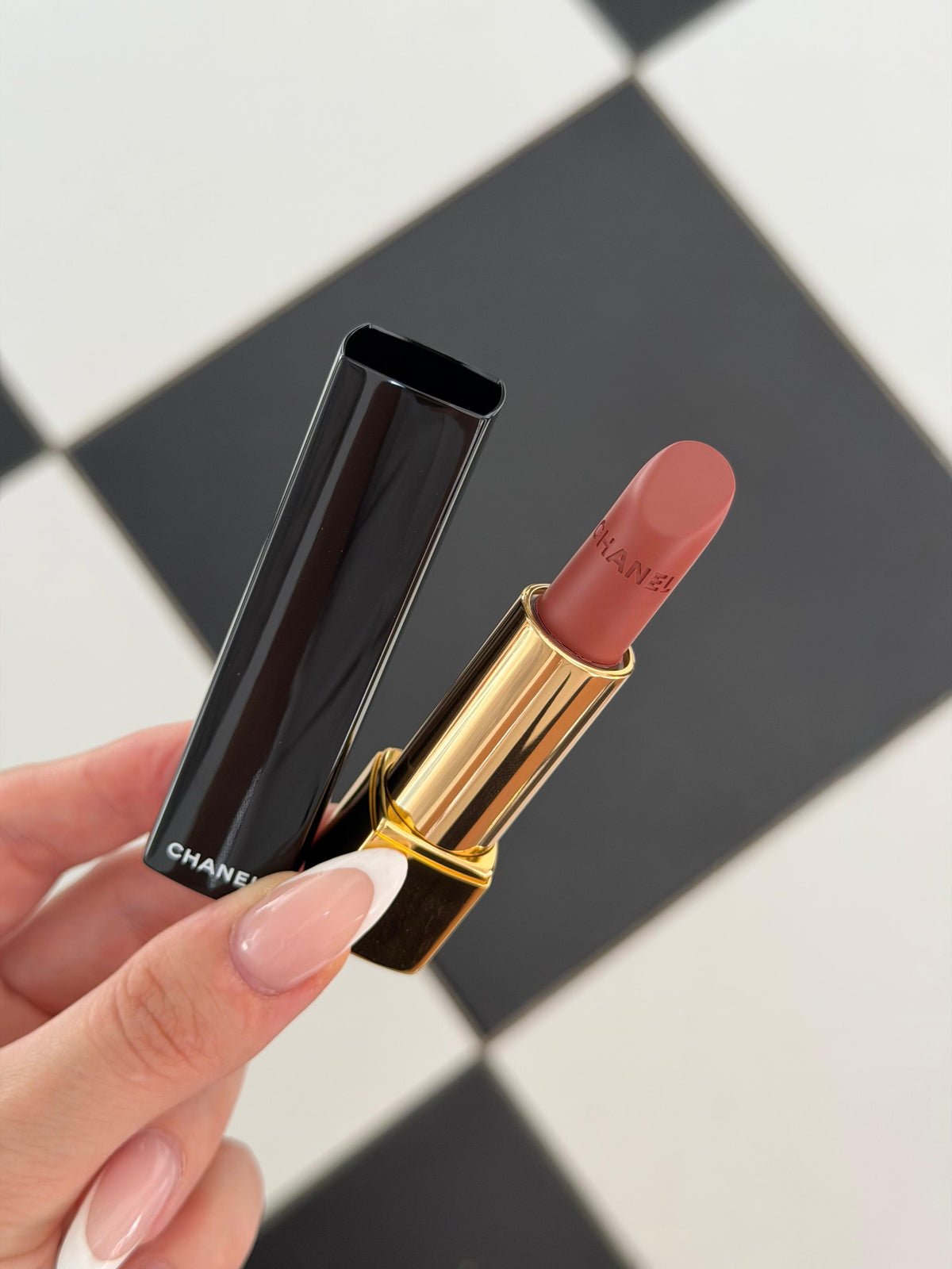 CHANEL Rouge Allure Velvet (78)
Luminous Matte Lipstick