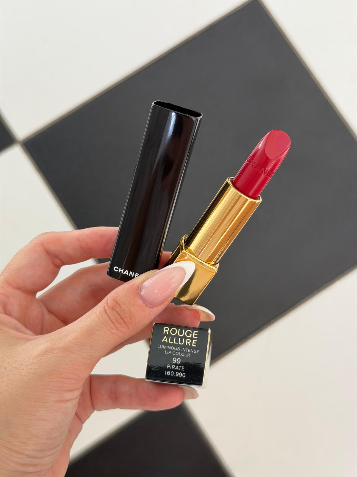CHANEL Rouge Allure Luminous Intense Lip Colour (99)