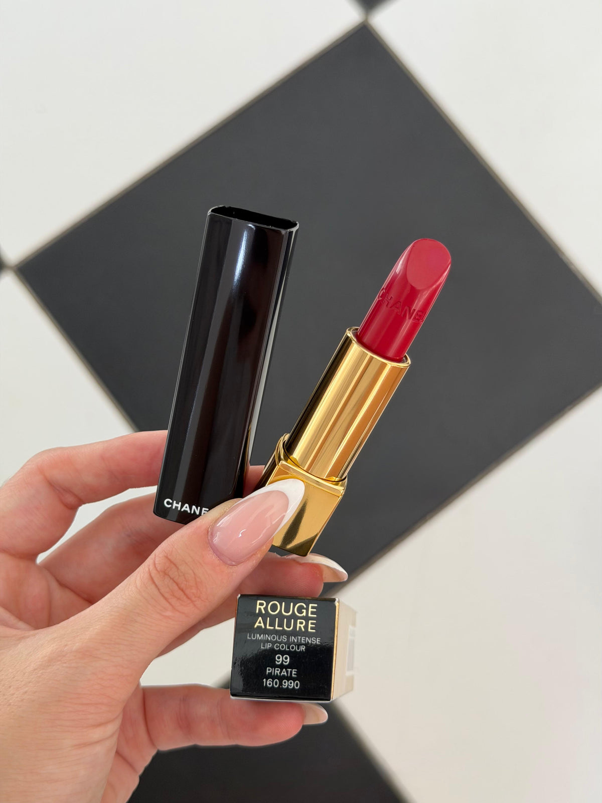 CHANEL Rouge Allure Luminous Intense Lip Colour (99)