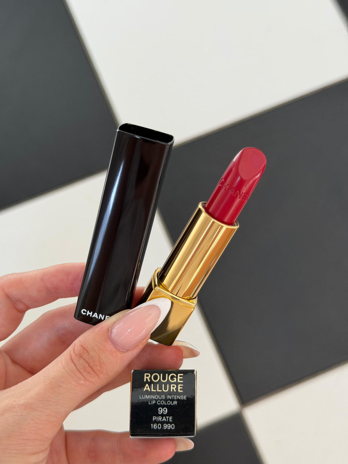 CHANEL Rouge Allure Luminous Intense Lip Colour (99)
