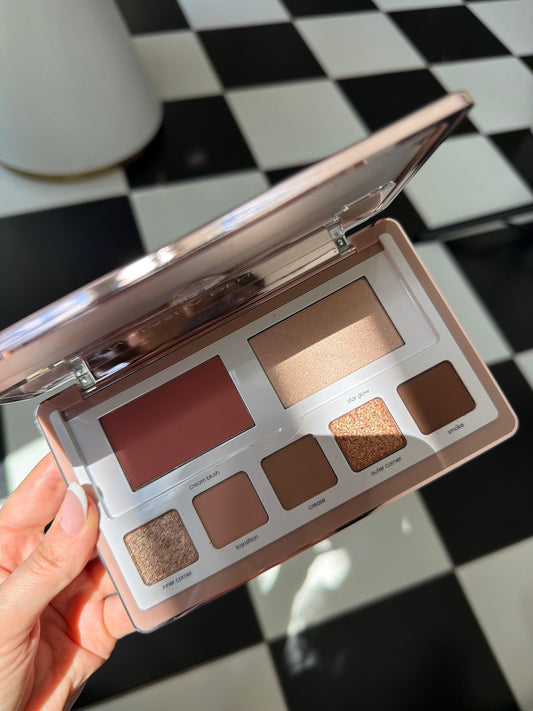 NATASHA DENONA All-In-One Glam Face Blush, Palette & Highlighter
Eye & Cheek Essential