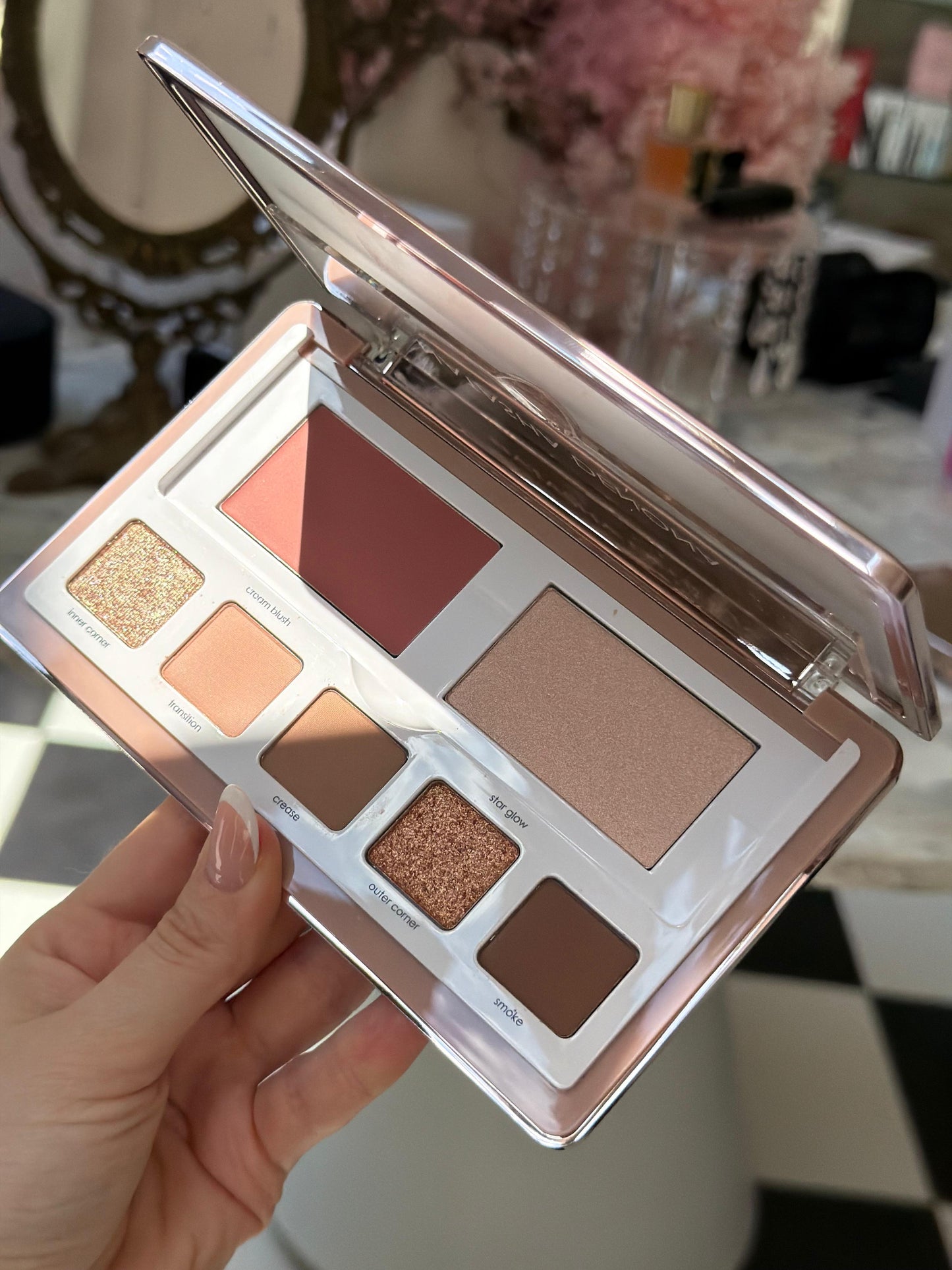 NATASHA DENONA All-In-One Glam Face Blush, Palette & Highlighter
Eye & Cheek Essential