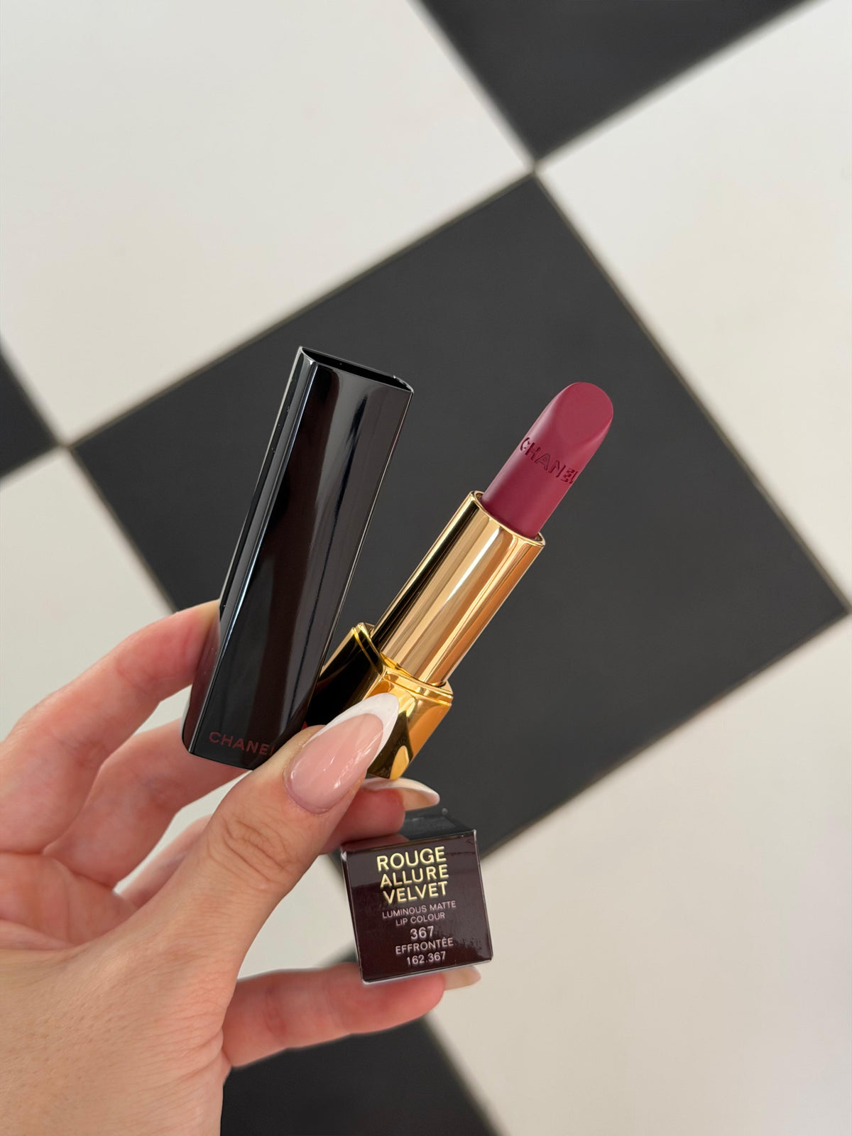 CHANEL Rouge Allure Velvet (367)
Luminous Matte Lipstick
