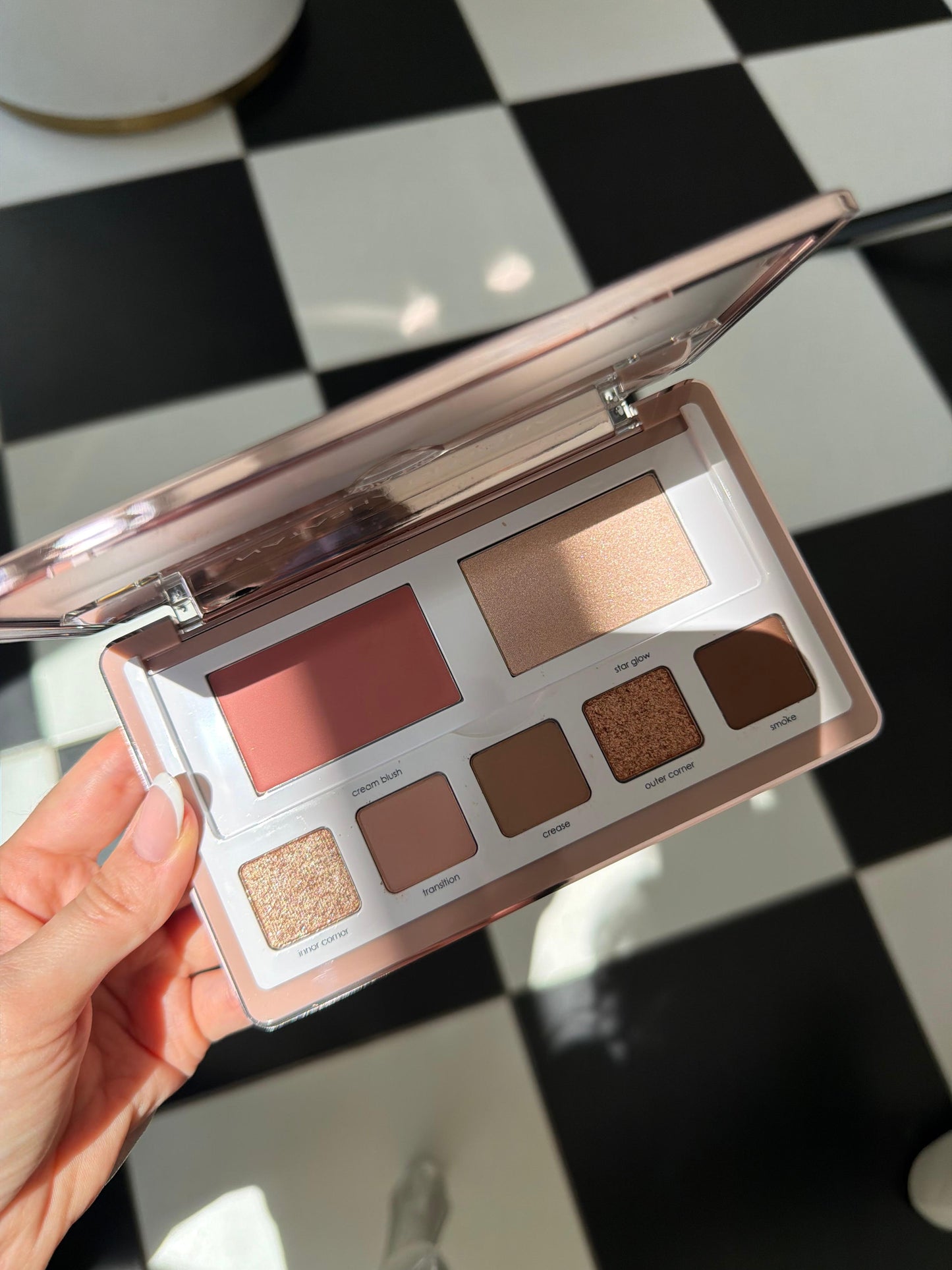 NATASHA DENONA All-In-One Glam Face Blush, Palette & Highlighter
Eye & Cheek Essential