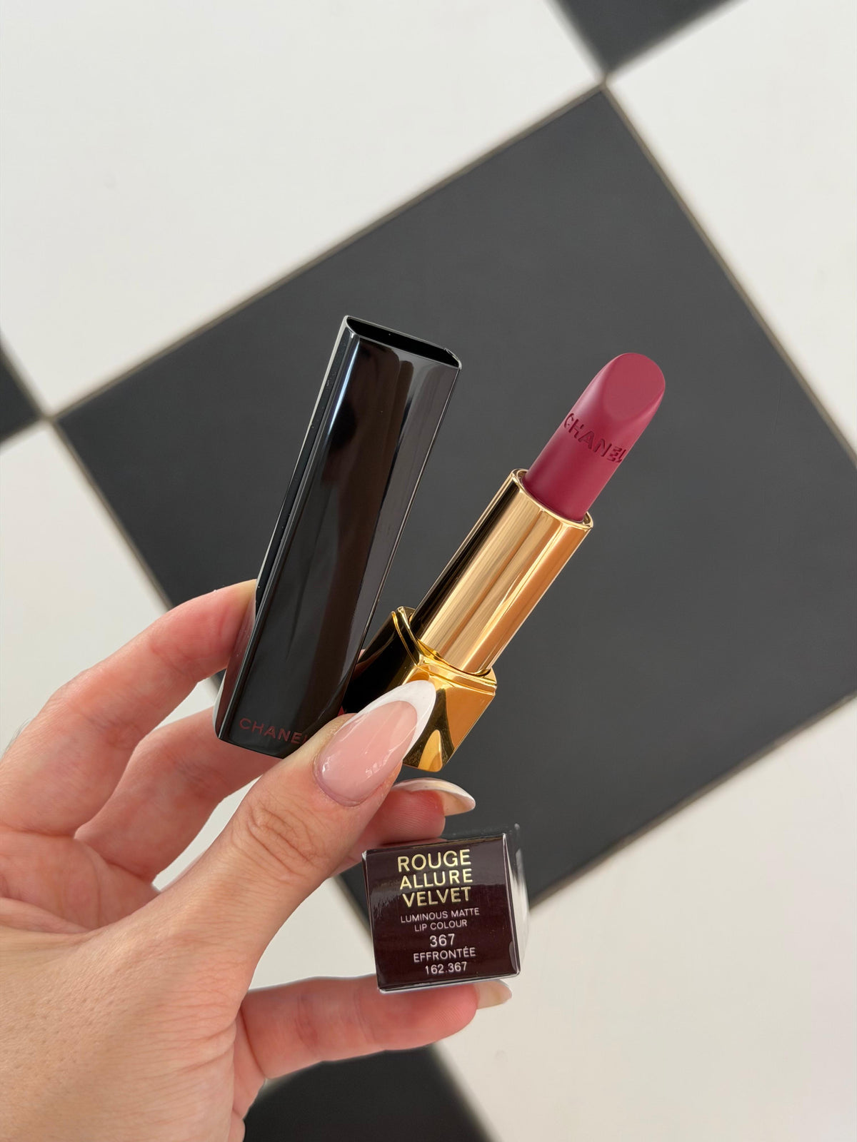 CHANEL Rouge Allure Velvet (367)
Luminous Matte Lipstick