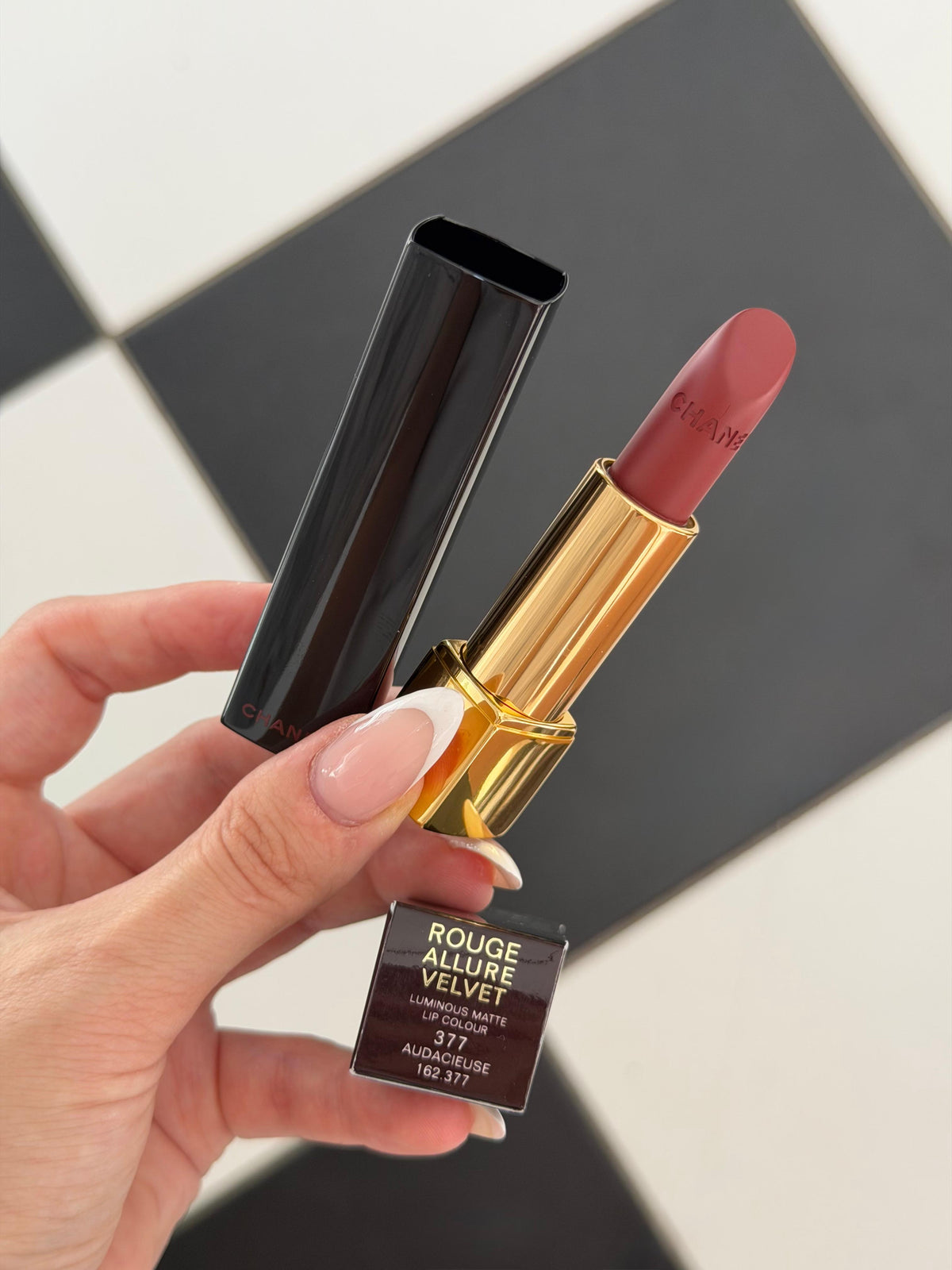 CHANEL Rouge Allure Velvet (377)
Luminous Matte Lipstick