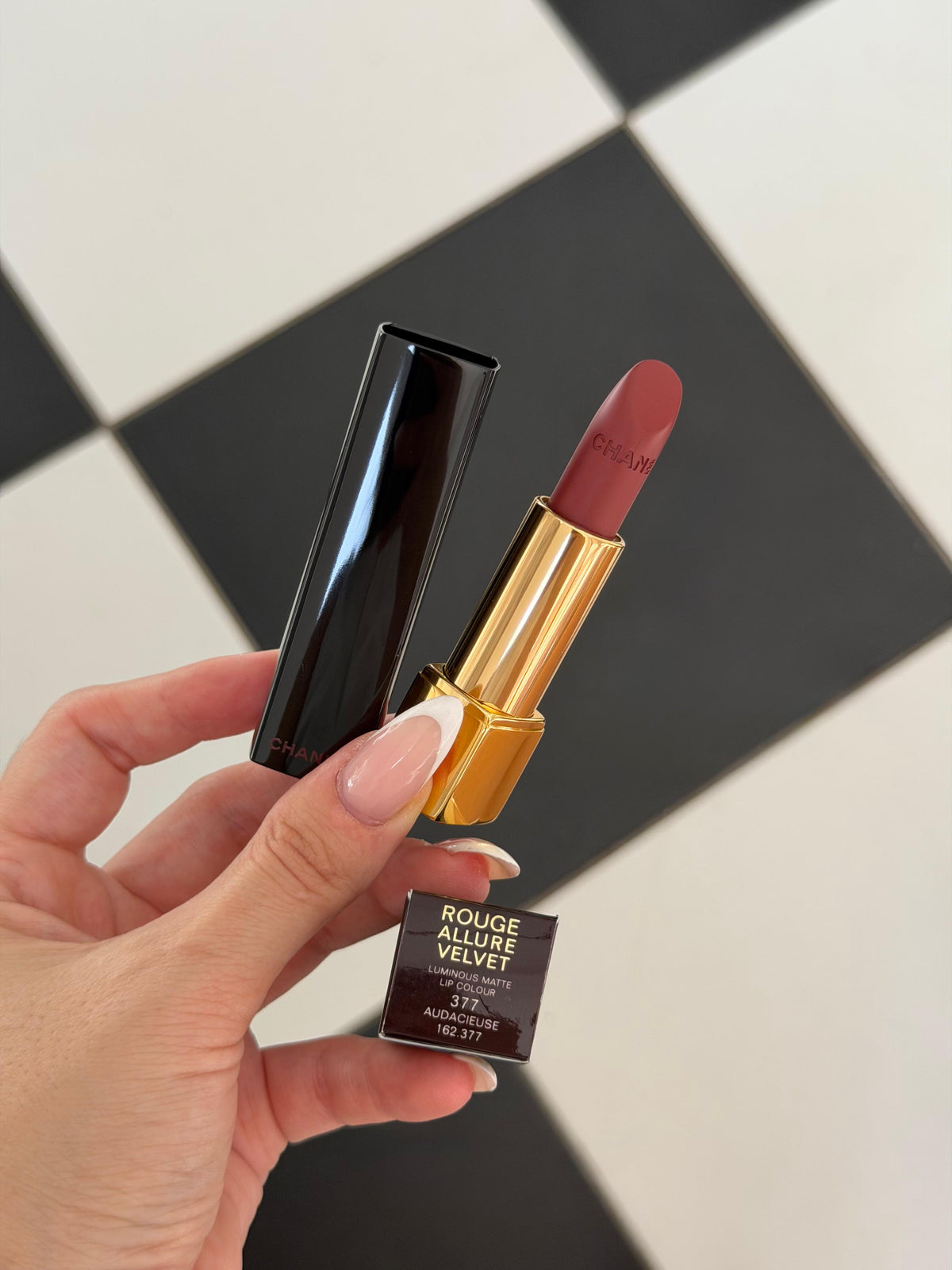 CHANEL Rouge Allure Velvet (377)
Luminous Matte Lipstick